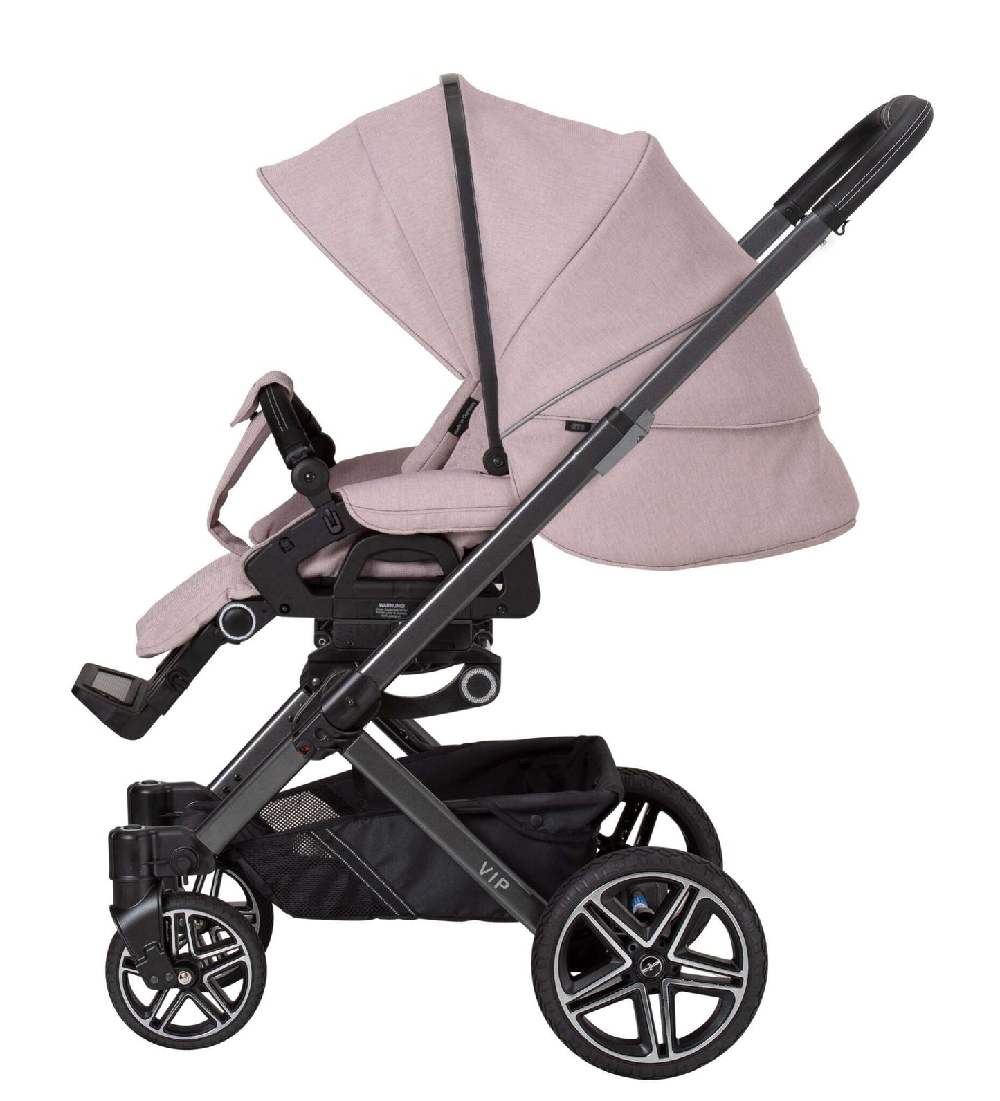 Kinderwagen mit Sportsitz und ausgeklappter Sonnenblende