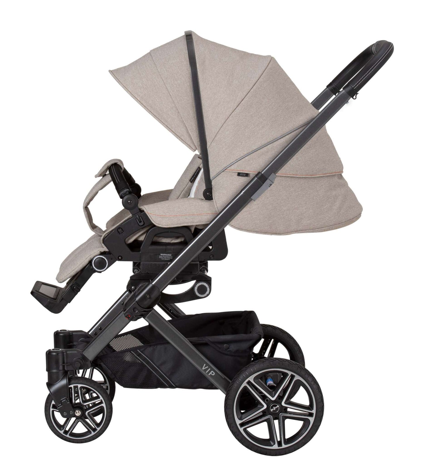 Kinderwagen mit Sportsitz und ausgeklappter Sonnenblende
