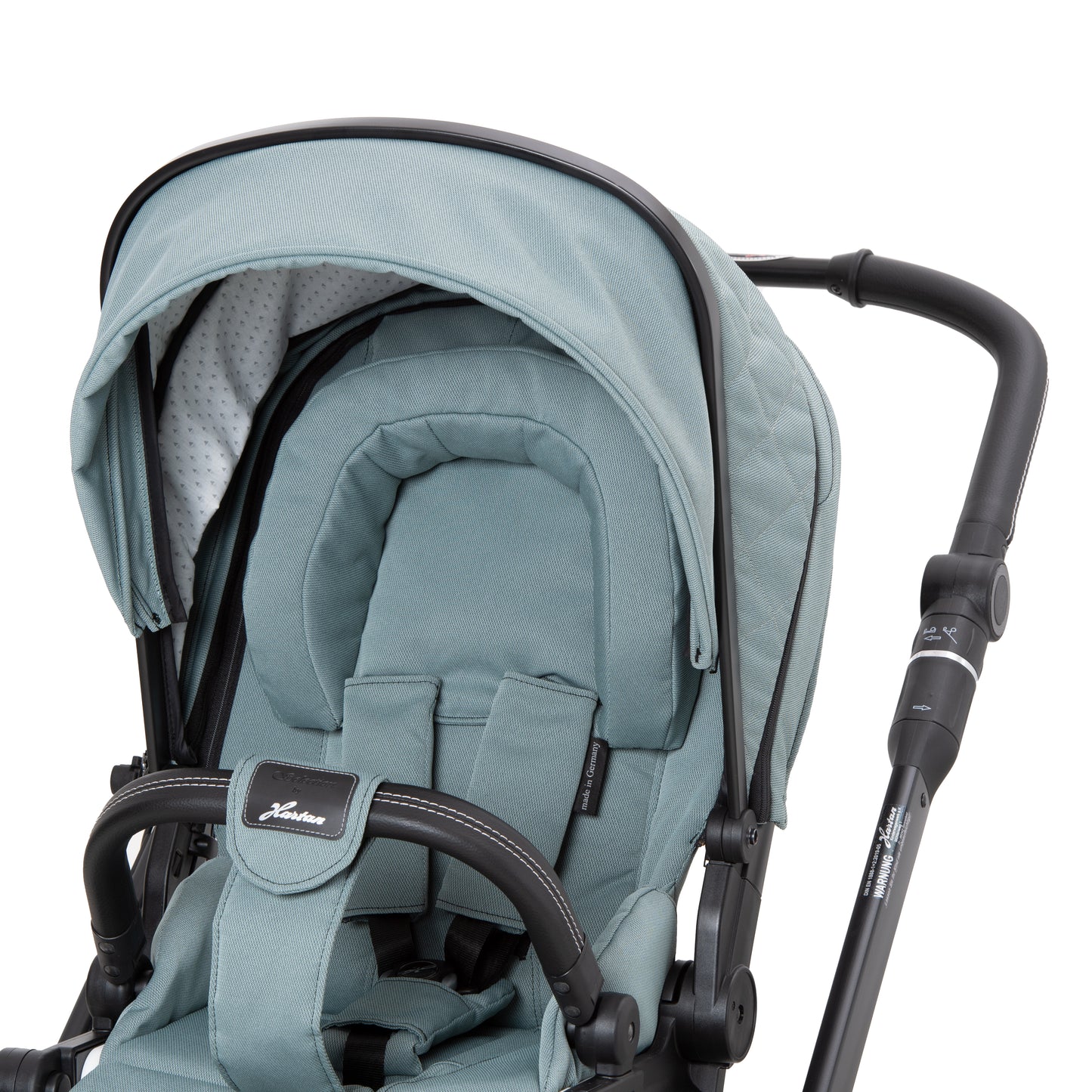 Kopfstütze für den Sportwagen
Weich gepolstert.
Detailbild-Darstellung im Sportwagen.
Schräge Vorderansicht.