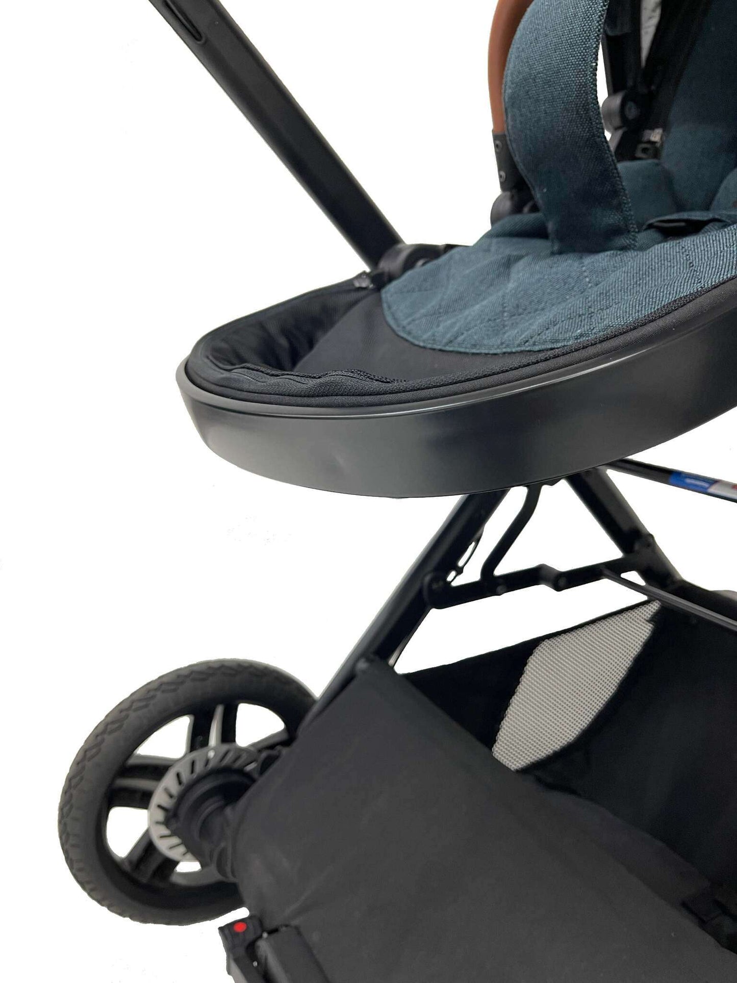 Refurbished Viva GTR with handbrake, Premium folding carrycot and winter footmuff set Dessin 456