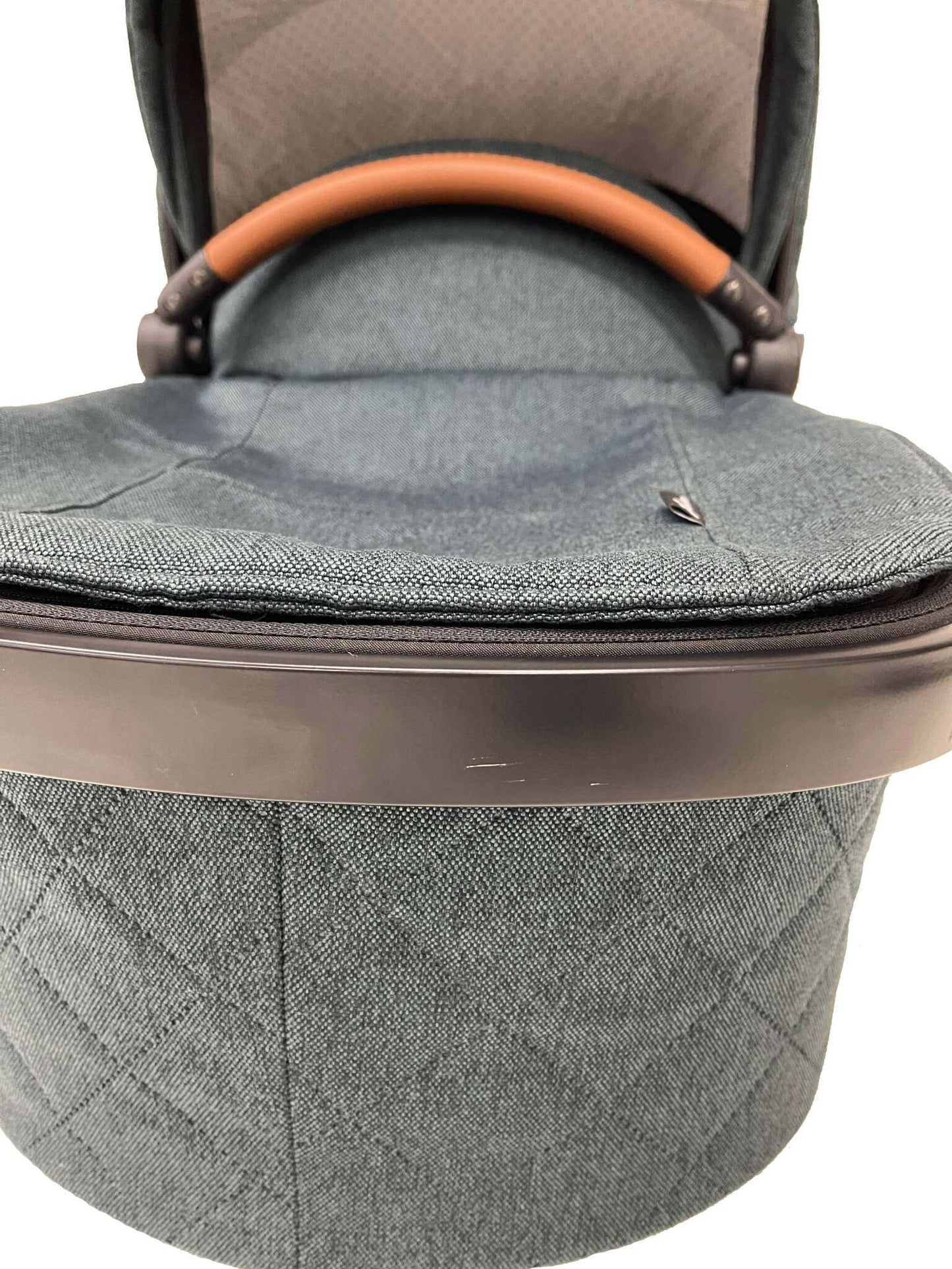 Refurbished Viva GTR with handbrake, Premium folding carrycot and winter footmuff set Dessin 456