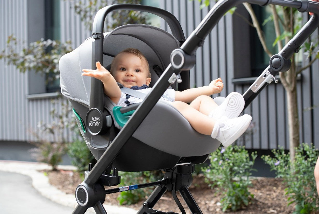 Kinderwagen reinigen: Schritt-für-Schritt-Anleitung für Gestell, Räder und Bezüge
