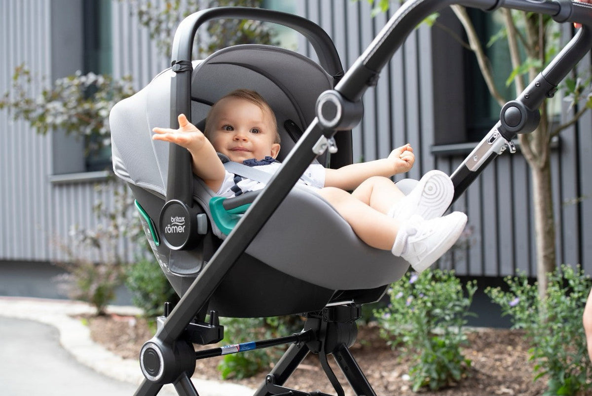 Kinderwagen reinigen: Schritt-für-Schritt-Anleitung für Gestell, Räder und Bezüge