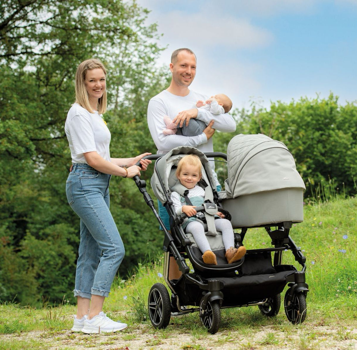 Geschwisterwagen oder Zwillingskinderwagen? Welches System zu welcher Familie passt