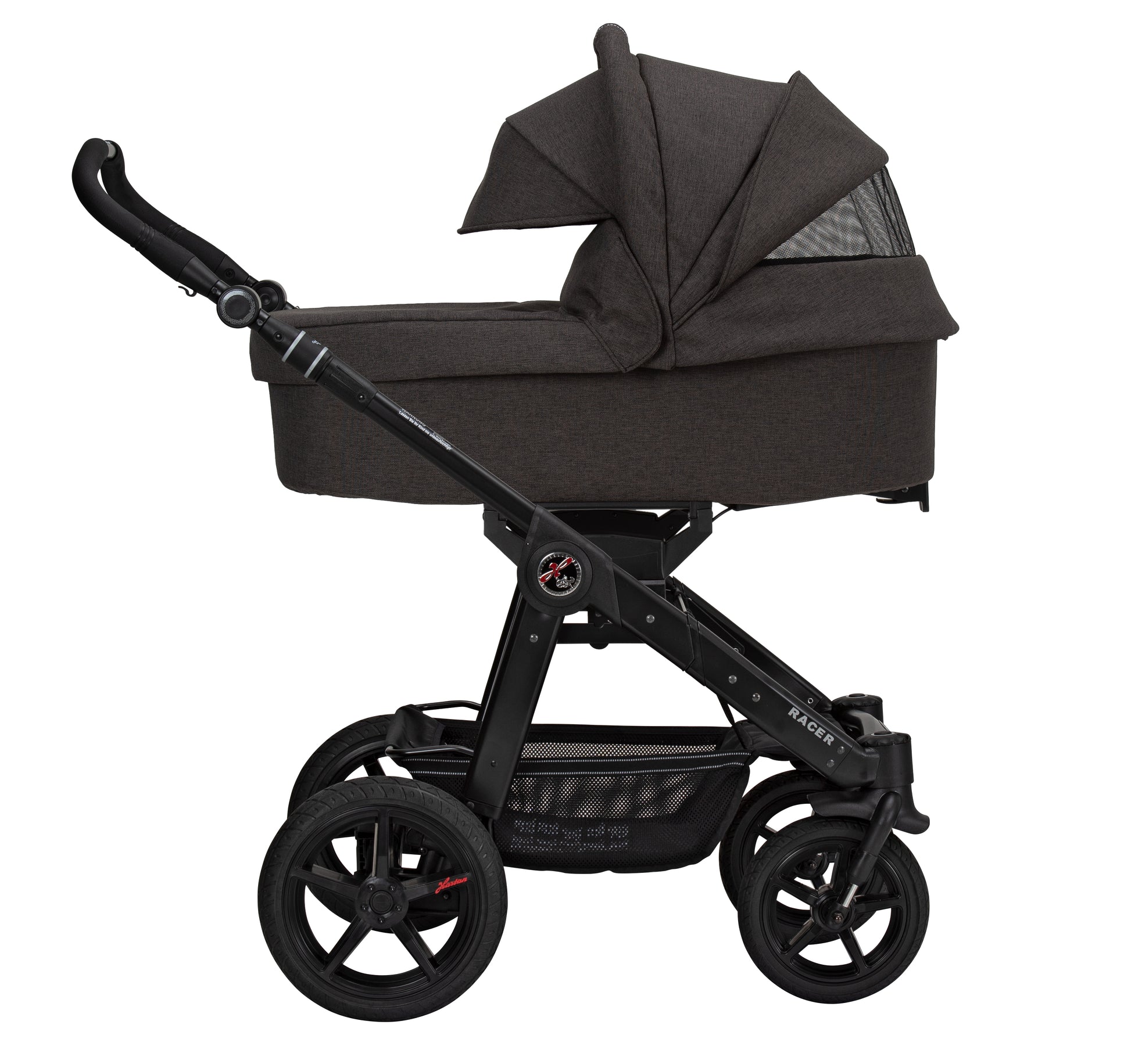 Kinderwagen mit Wanne und ausgeklappter Sonnenblende