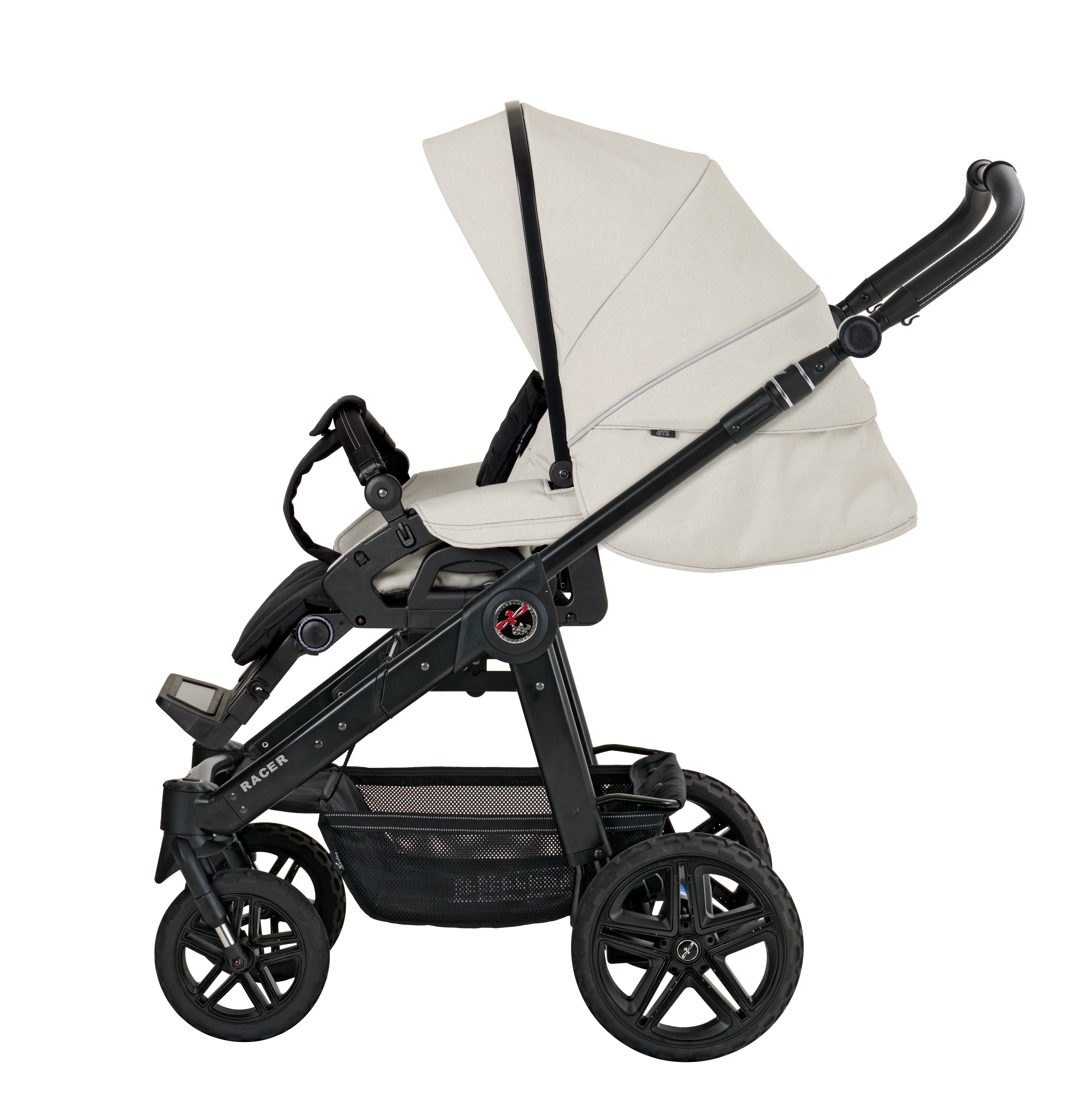 Racer GTS Sportwagen 623 /  Creme Beige mit verstellbarem Sportsitz und großem Sonnenverdeck..
Verdeck halb ausgeklappt.
Schwarzer Schutzbügel und Handgriff.
Gestell Schwarz.
Seitenansicht.