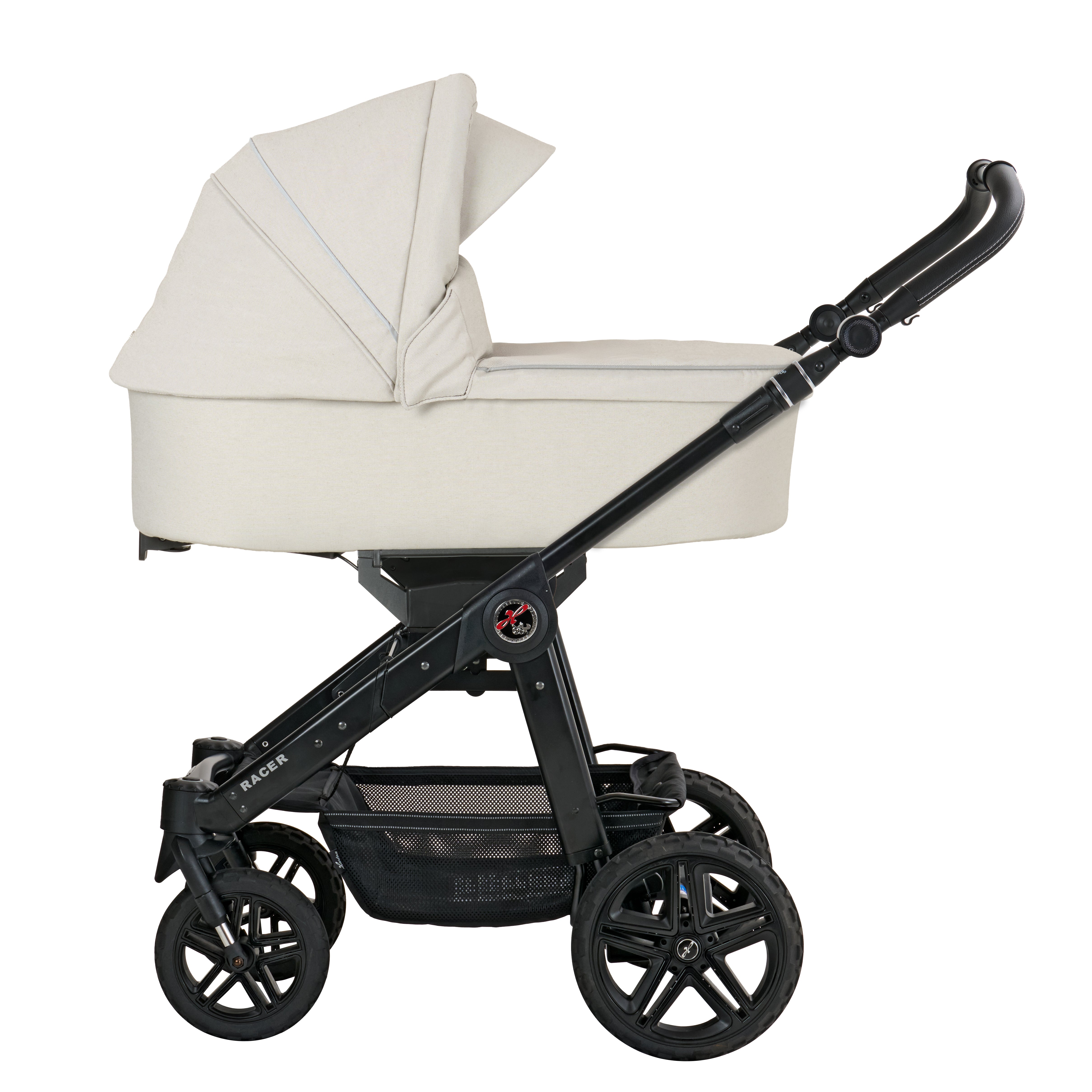 Racer GTS  623 /  Creme Beige mit Falttasche.
Gestell und Handgriff Schwarz.
Verdeck halb ausgeklappt.
Seitenansicht.