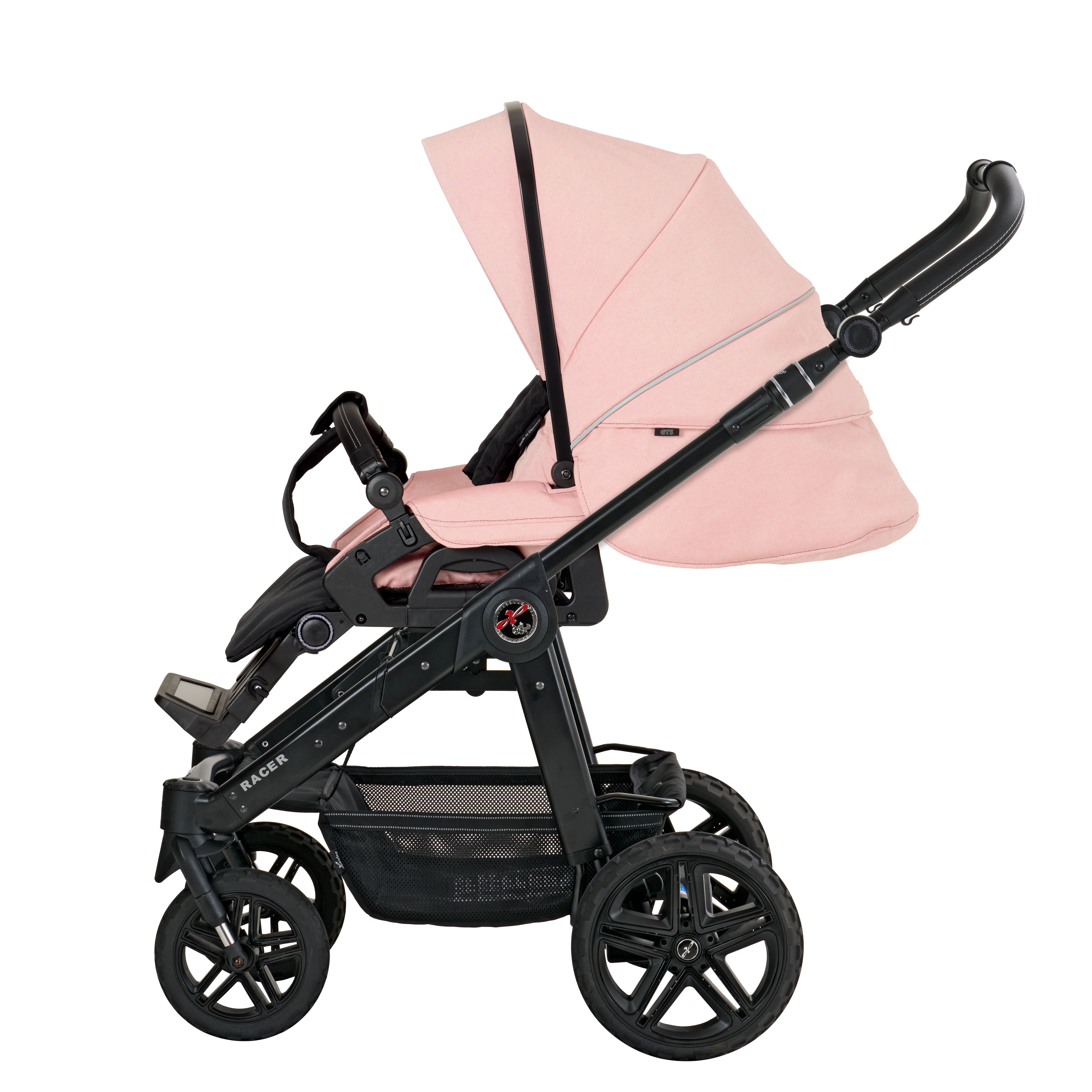 Racer GTS Sportwagen  627 / Peach Blossom mit verstellbarem Sportsitz und großem Sonnenverdeck.
Verdeck halb ausgeklappt
Schwarzer Schutzbügel und Handgriff
Schwarzes Gestell.
Seitenansicht.