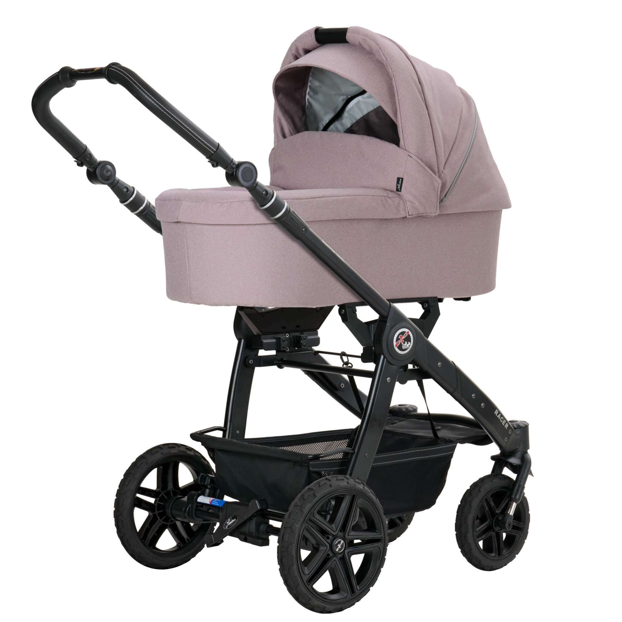 Racer GTS 904 / Lovely Teddy
+ Falttasche
Verdeck halb ausgeklappt
Handgriff in schwarz
Gestell Platin
Schräge Vorderansicht