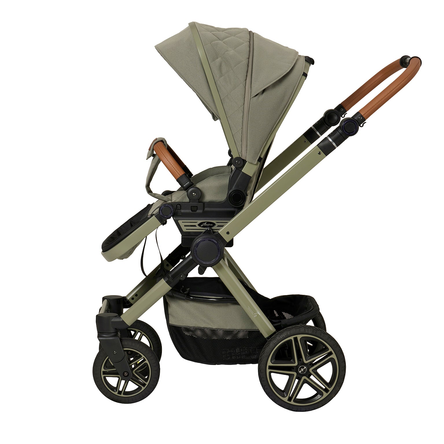 Kinderwagen in 608  / Pistachio mit verstellbarem Sportsitz und großem Sonnenverdeck.
Verdeck halb ausgeklappt 
Schutzbügel und Handgriff in braunen Leder.
Gestell in Moosgrau.
Seitenansicht.