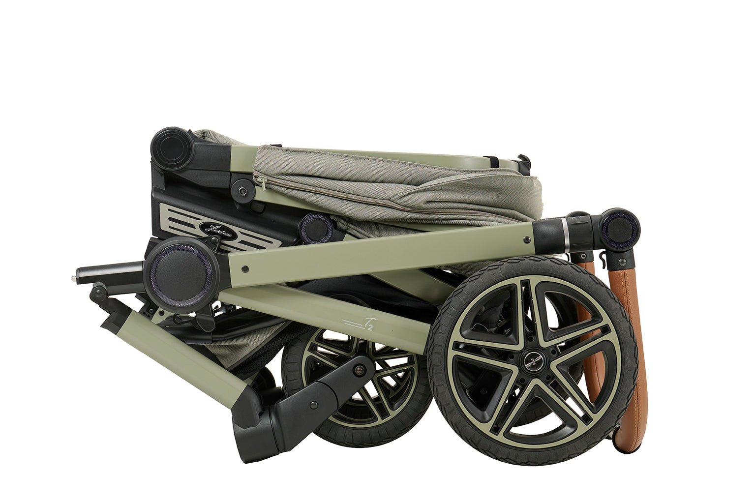 Kinderwagen in 608  / Pistachio mit verstellbarem Sportsitz und großem Sonnenverdeck.
Schutzbügel und Handgriff in braunen Leder.
Gestell in Moosgrau komplett zusammengelegt.
Seitenansicht.