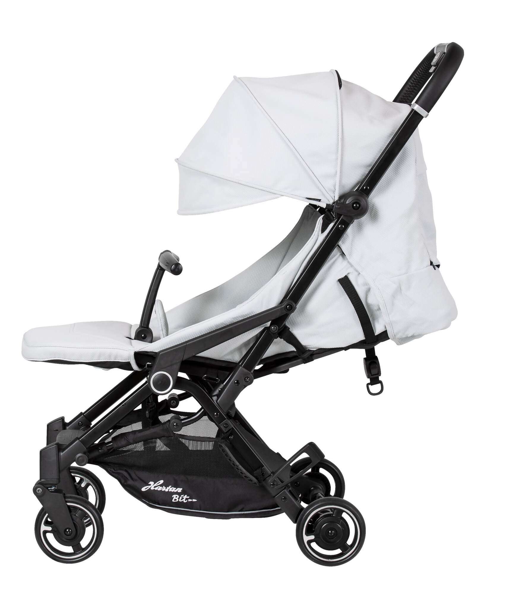 Buggy BIT 165 / Ice.
Fußstütze und Rücken verstellbar.
Flach gestellter Rücken.
Seitenansicht.