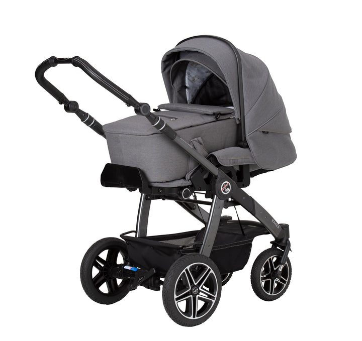 Kinderwagen mit Tragetasche