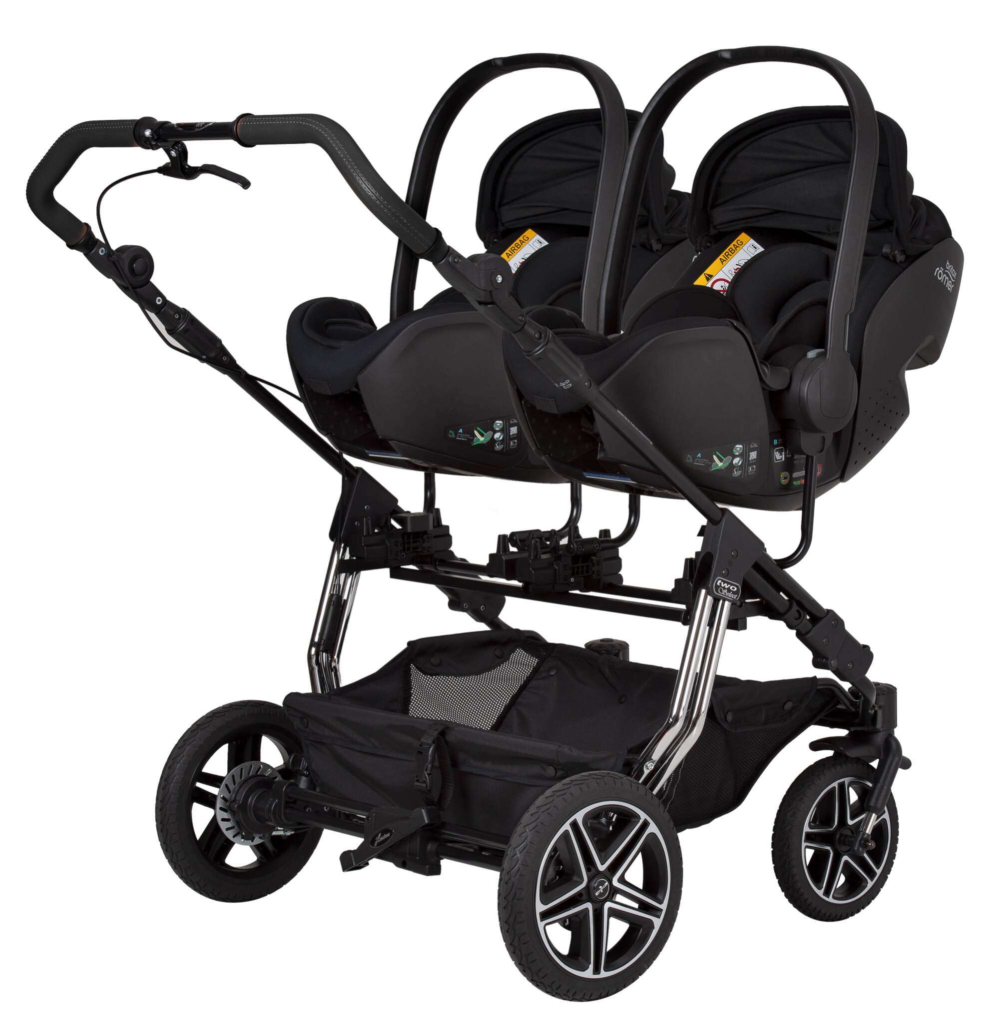 2 Babyschalen mit Adapter auf dem Gestell Two Select
Schräge Vorderansicht.