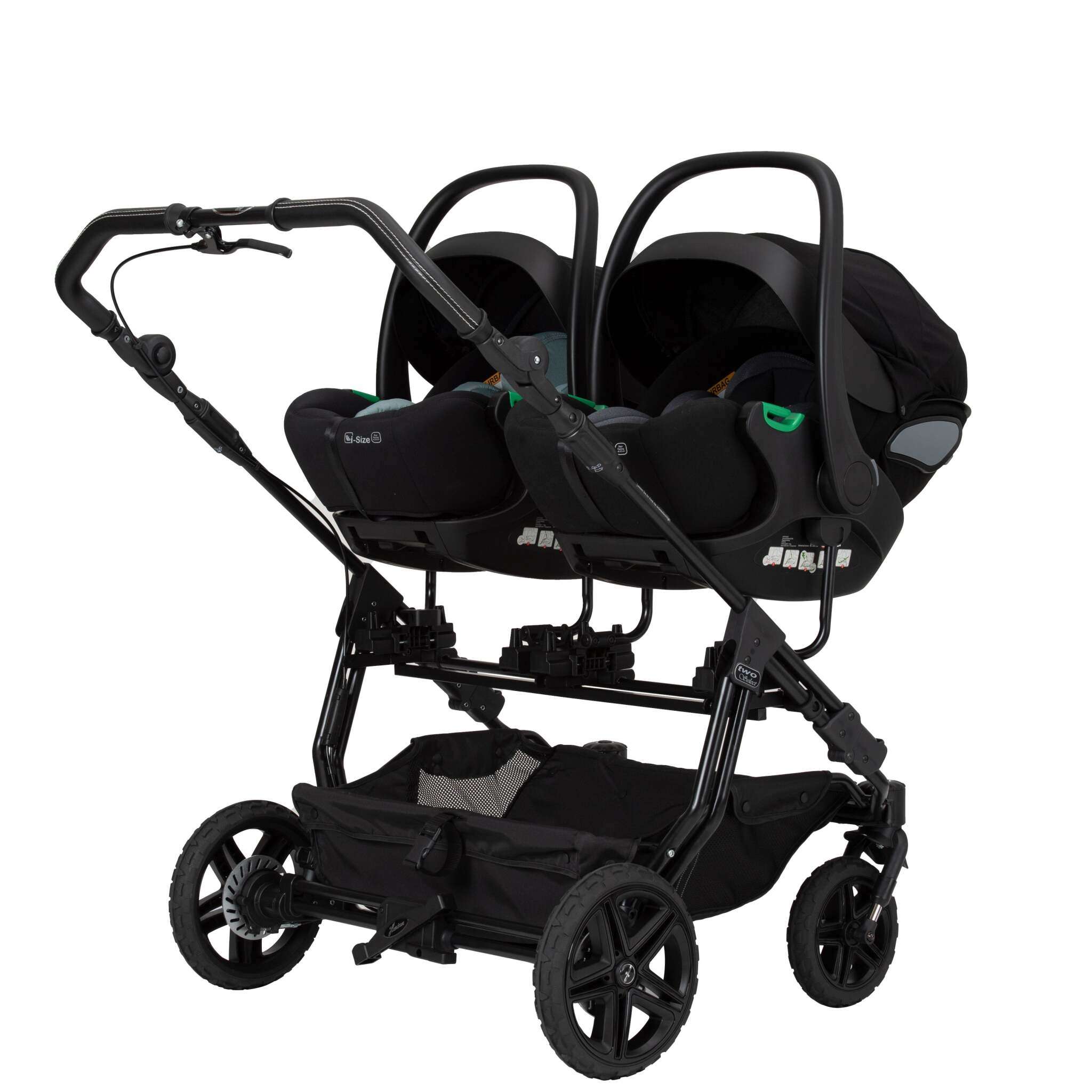 Two Select Gestell mit 2 Babyschalen.
Gestell und Handgriff in Schwarz mit Handbremse.
Schräge Vorderansicht.
