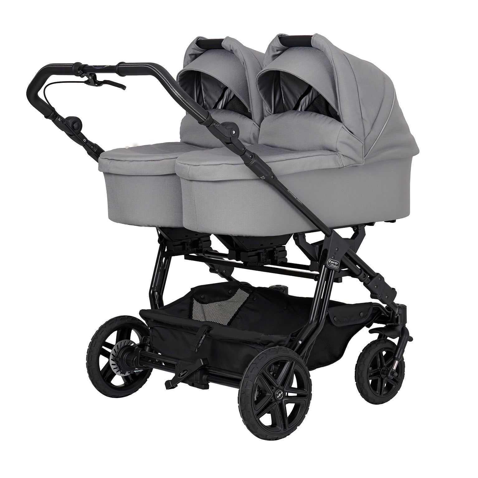 Two Select Kinderwagen 602 / Graphit.
Mit 2  Falttaschen in gleicher Richtung.
Schräge Vorderansicht.