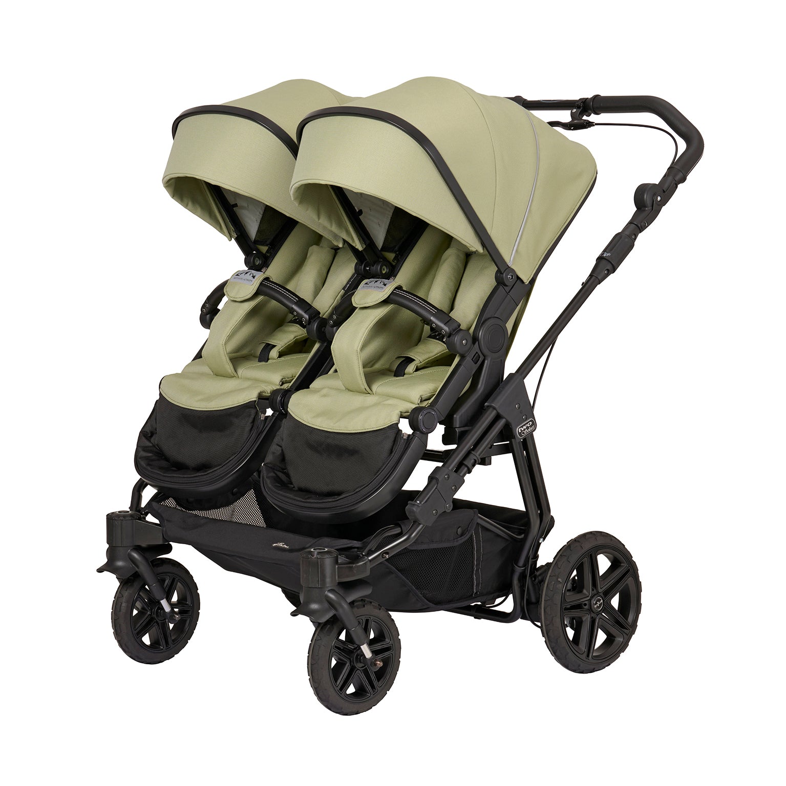 Geschwisterkinderwagen Two Select in 603 / Lime mit 2 verstellbarem Sportsitzen und großem Sonnenverdeck.
Gestell in Schwarz mit Handbremse.
Verdeck halb herausgeklappt
Schräge  Vorderansicht.