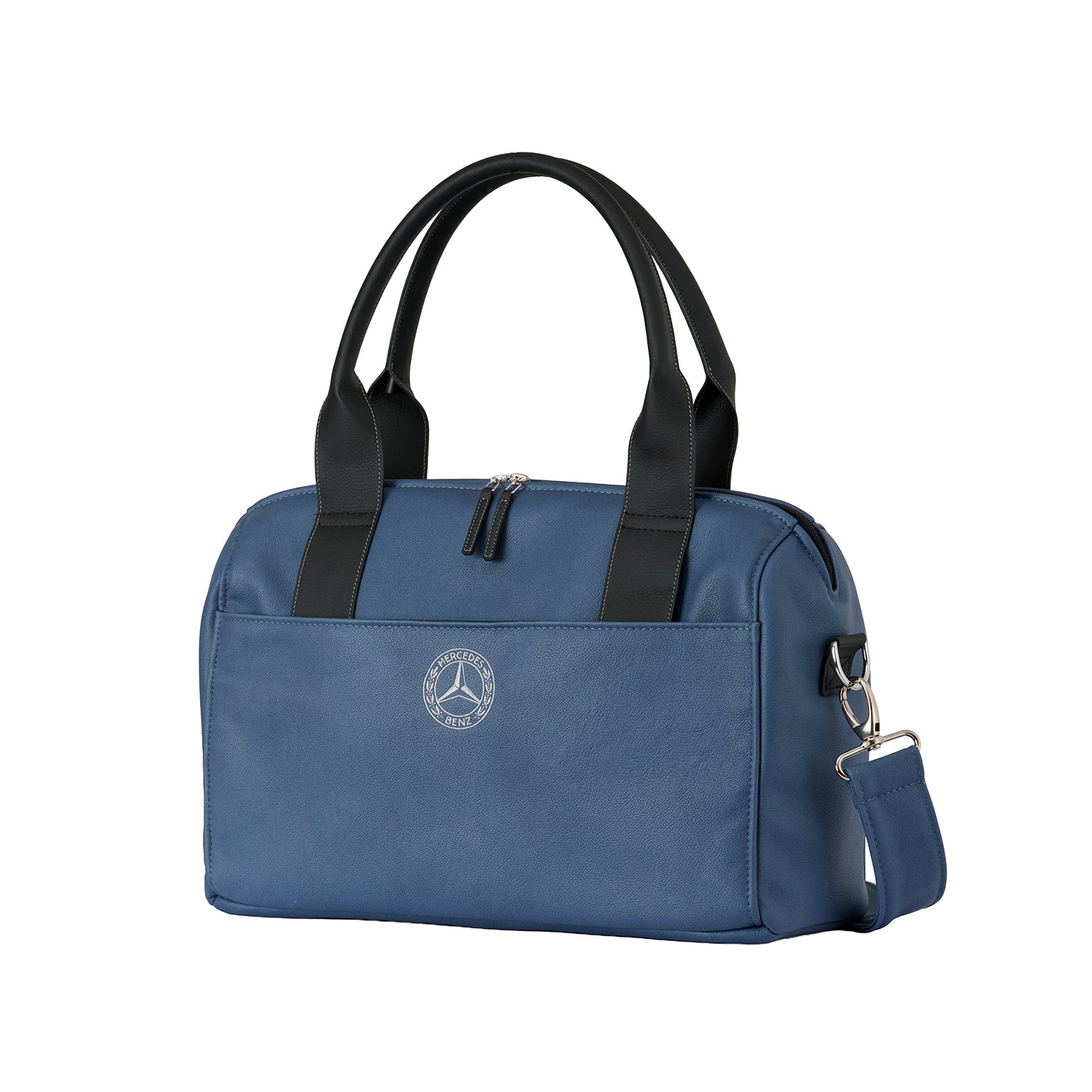Mercedes Benz Wickeltasche 617 / Vintage Blue mit mehreren Innenfächern und Schultergurt.
Schräge Vorderansicht.