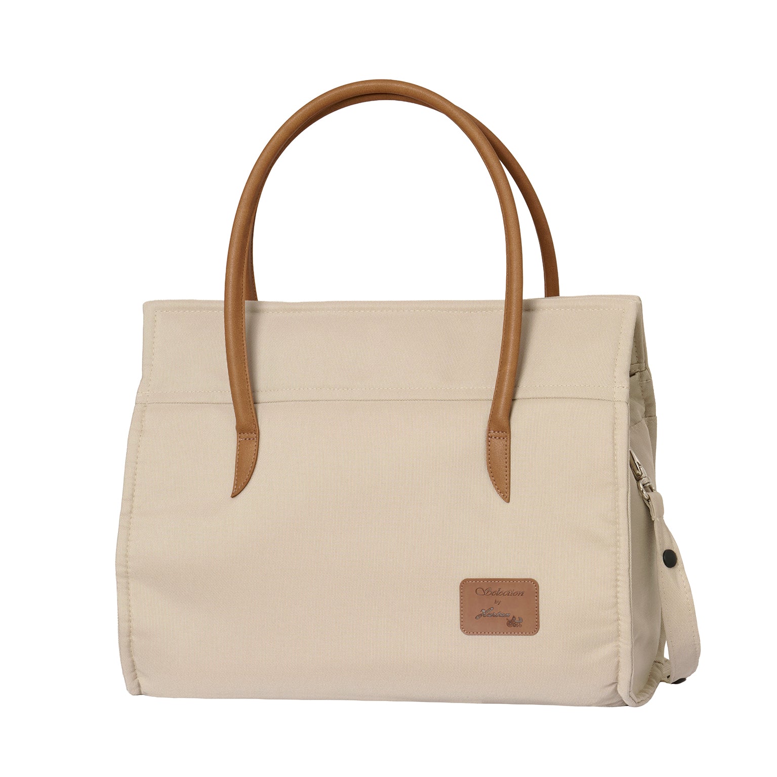 Wickeltasche Modern Style 609 / Peanut mit mehreren Innenfächern und zusätzlichem Schultergurt.
Schräge Vorderansicht.