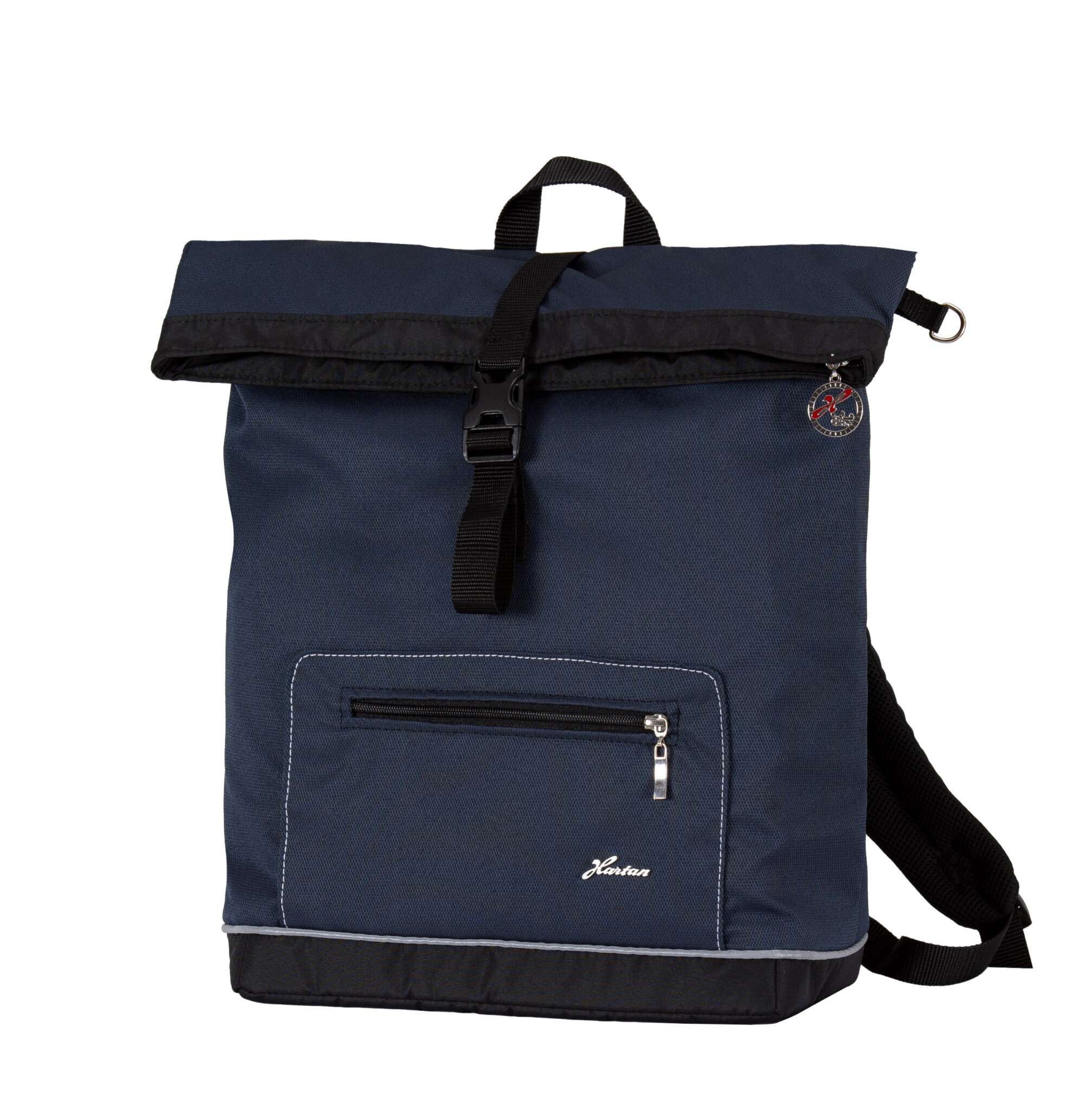 Wickeltasche Space Bag 810 / Navy Stripes
Mit vielen Innen- und Außenfächern.
Gepolsterte Schultergurte.
Schräge Vorderansicht.