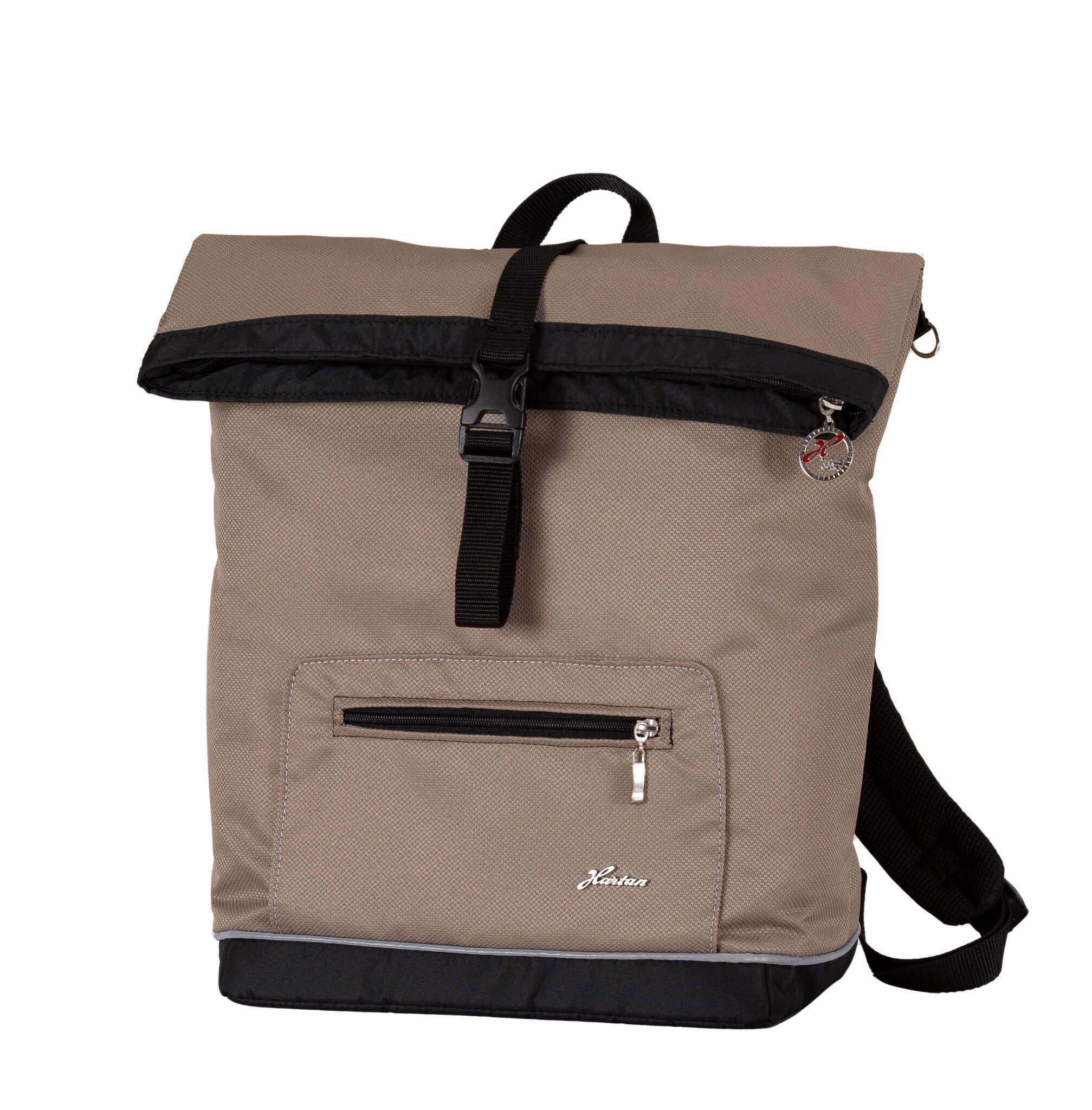 Wickeltasche Space Bag 815 / Happy Feet
Mit vielen Innen- und Außenfächern.
Gepolsterte Schultergurte.
Schräge Vorderansicht.