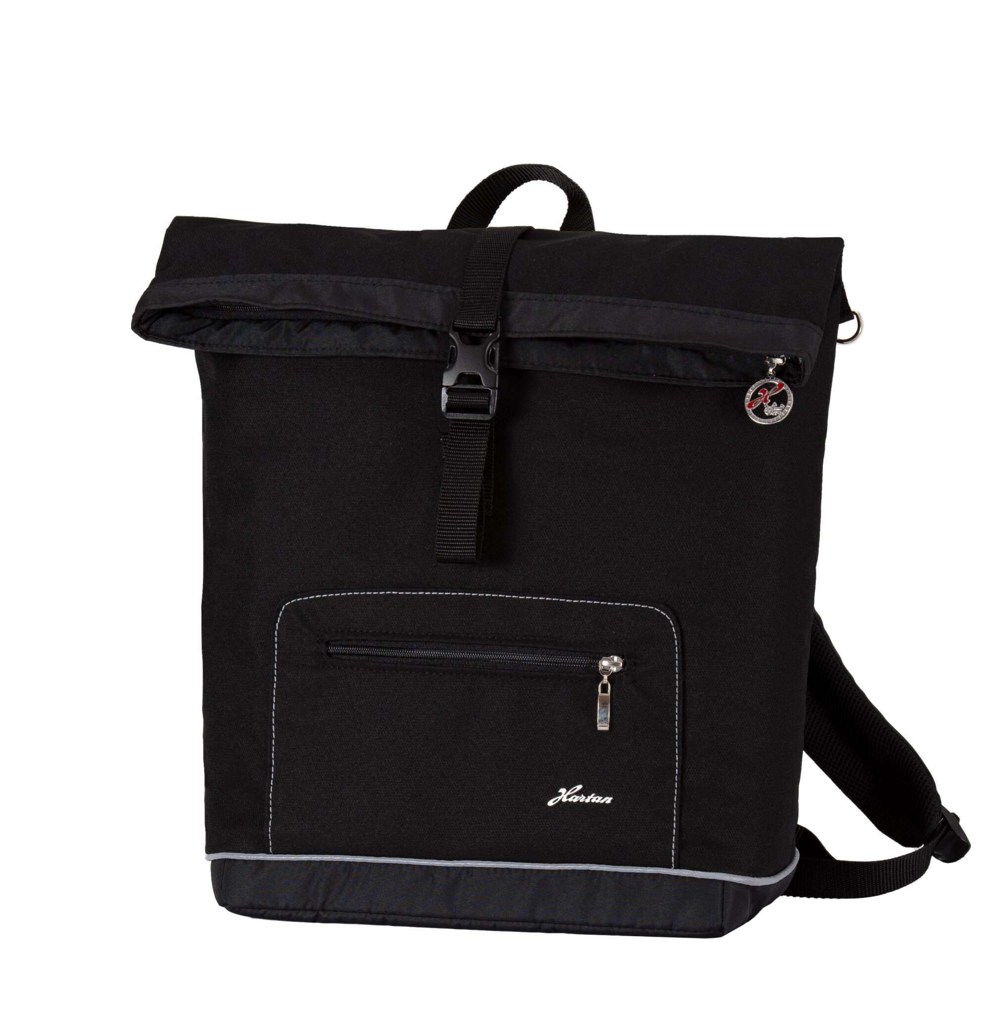 Wickeltasche Space Bag 823 / Black Pinstripe
Mit vielen Innen- und Außenfächern.
Gepolsterte Schultergurte.
Schräge Vorderansicht.