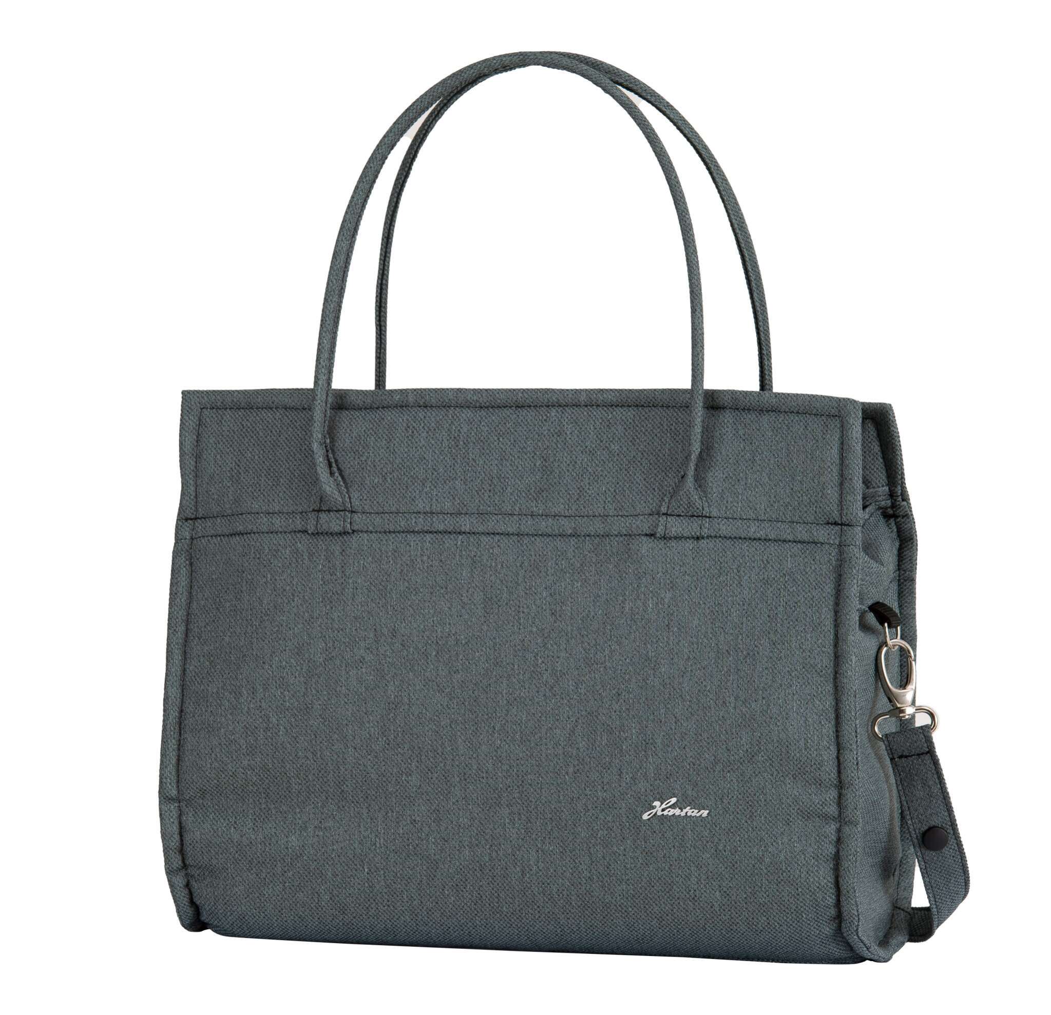 Wickeltasche Casual Bag 817 / Animal Stars.
Mit praktischer Innenaufteilung und Aufbewahrungstaschen, sowie einem Schultergurt.
Schräge Vorderansicht.