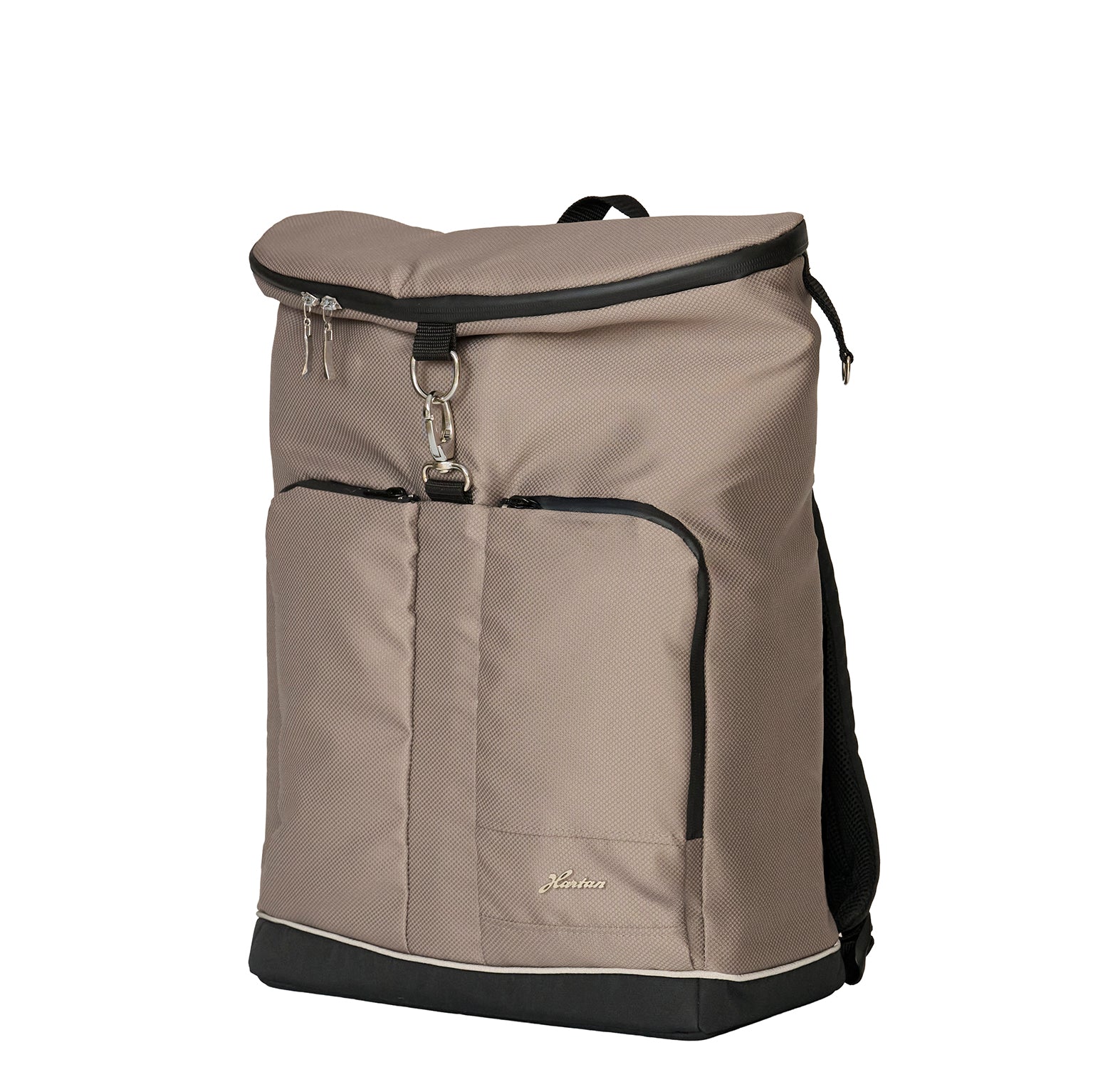 Wickelrucksack Space Bag 606 / Hazel mit mehreren Innenfächern und gepolsterte Schultergurte.
Große schräge Vorderansicht.
