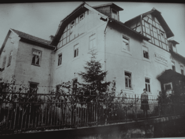1928