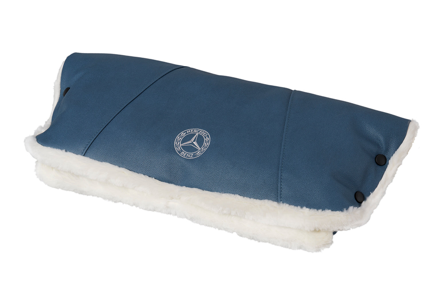 Mercedes Benz Handwärmer MUM 617 / Vintage Blue für den Kinderwagengriff.
Warmes Fleece-Innenfutter.
Schräge Frontansicht.