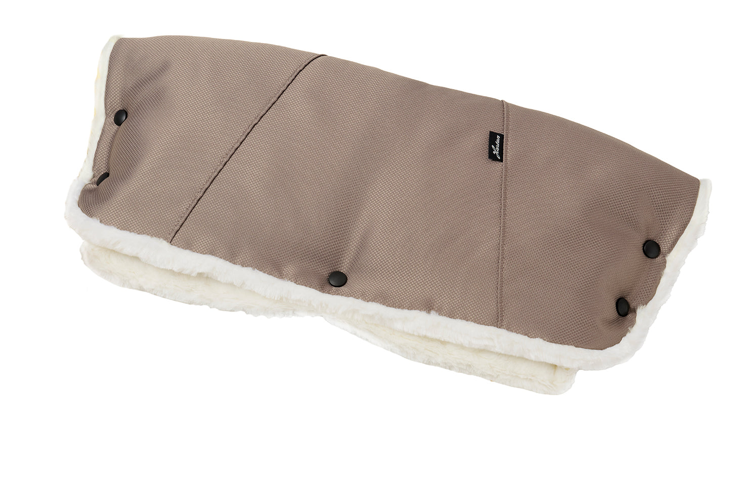 Handwärmer Mum in 606 / Hazel für den Kinderwagengriff.
Warmes Fleece-Innenfutter.
Schräge Frontansicht.