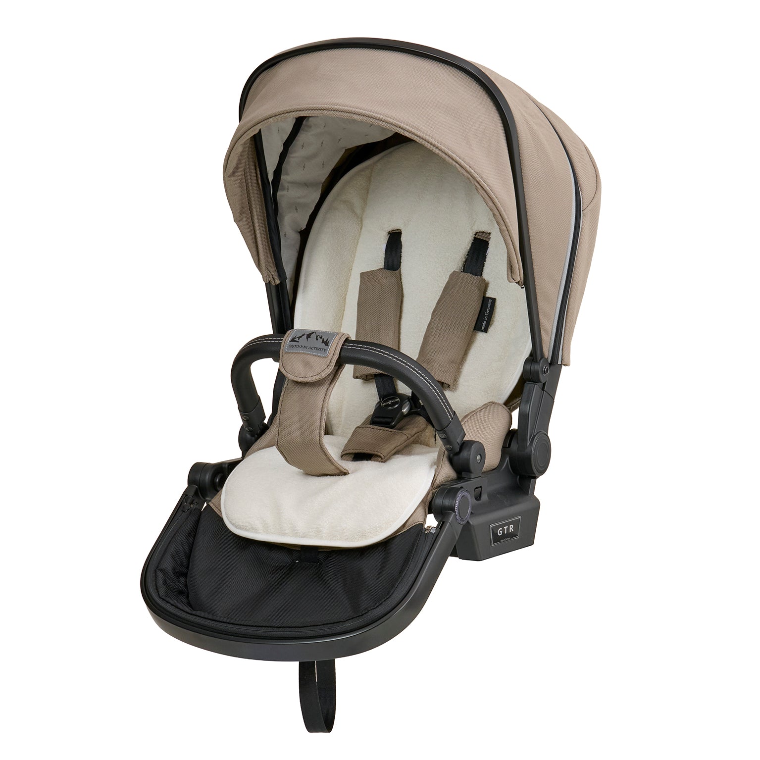 GTR Wendeauflage Cozy mit Frotteeseite für mehr Komfort mit verstärktem Kopfteil im Sportwagenaufsatz befestigt.
Schräge Vorderansicht.