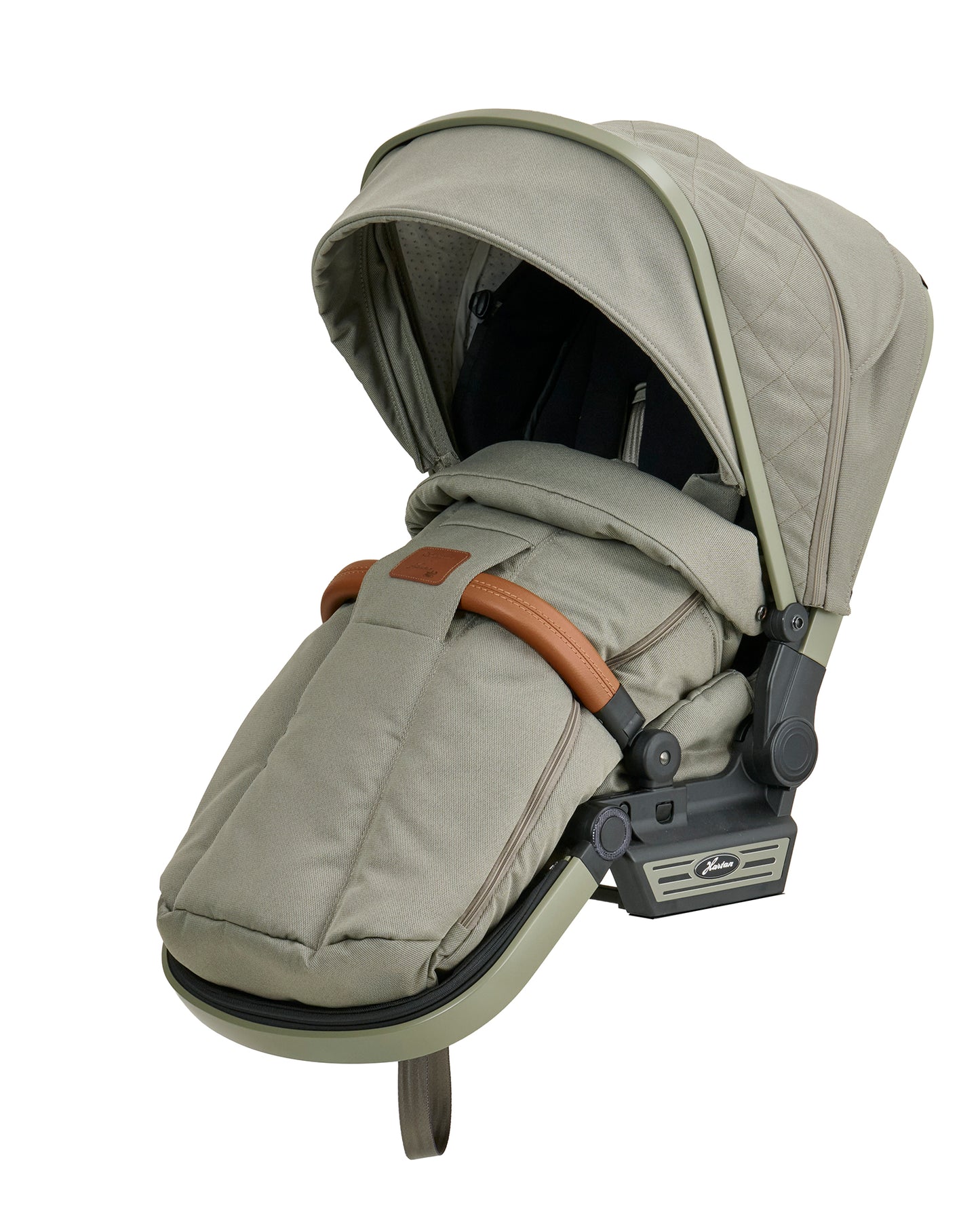 Fußsack 608 / Pistachio im Sportwagenaufsatz.
Geschlossen.
Schräge Vorderansicht.