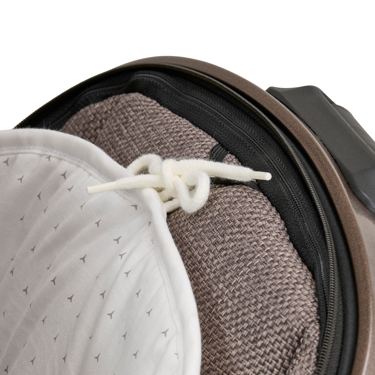 Die Mercedes Benz Wendeauflage cozy  im Sportwagenaufsatz.
Detailbild Befestigung.
Schräge Ansicht.