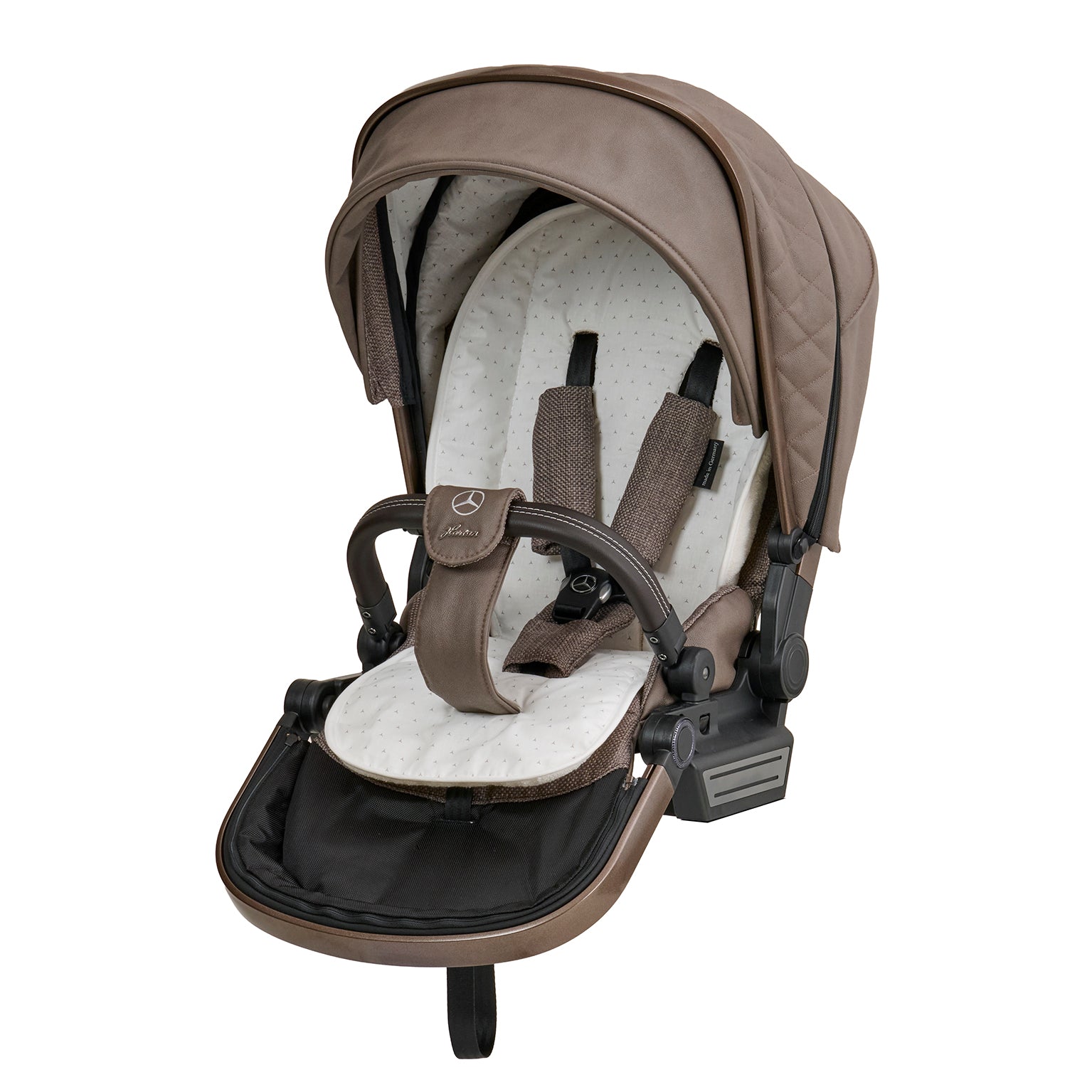 Die Mercedes Benz Wendeauflage cozy  im Sportwagenaufsatz.
Schräge Vorderansicht.