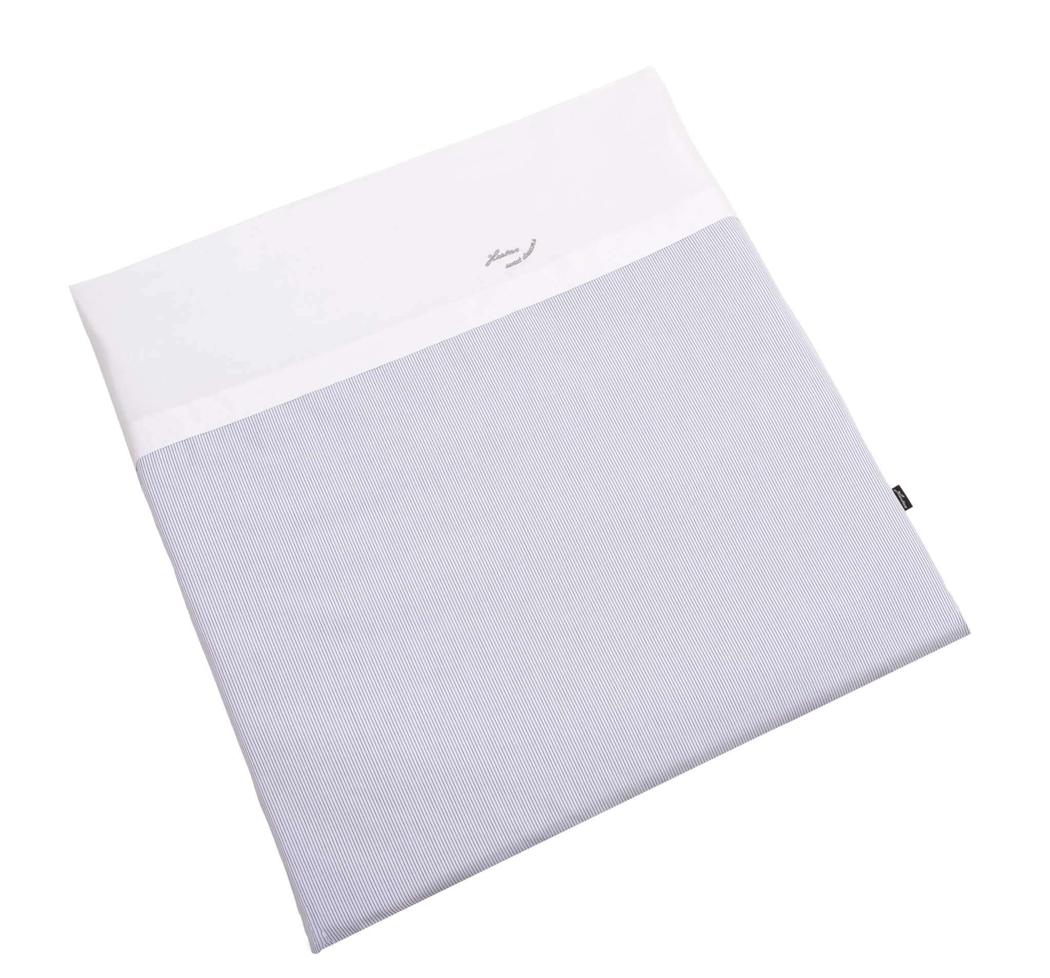 Bettwäsche als Zubehör 823 / Black Pinstripes
Schräge Draufsicht