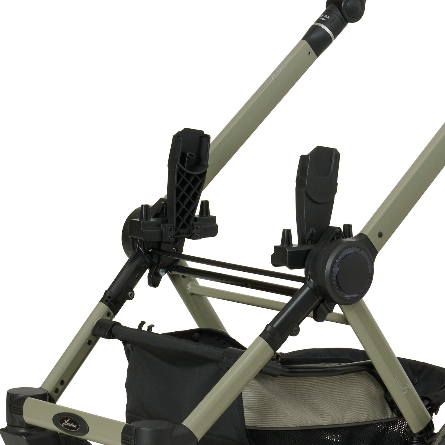 Adapter 9912 für Verwendung einer Babyschale am Kinderwagen.
Adapter am Kinderwagengestell befestigt.
Schräge Vorderansicht.