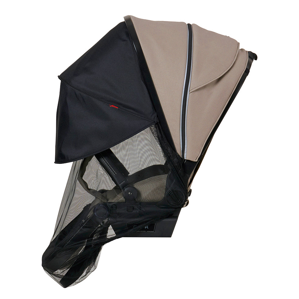 Sunline Plus  815 / Happy Feet – Sonnen-und Insektenschutz für deinen Kinderwagen.
Verdeck komplett ausgeklappt.
Seitenansicht.