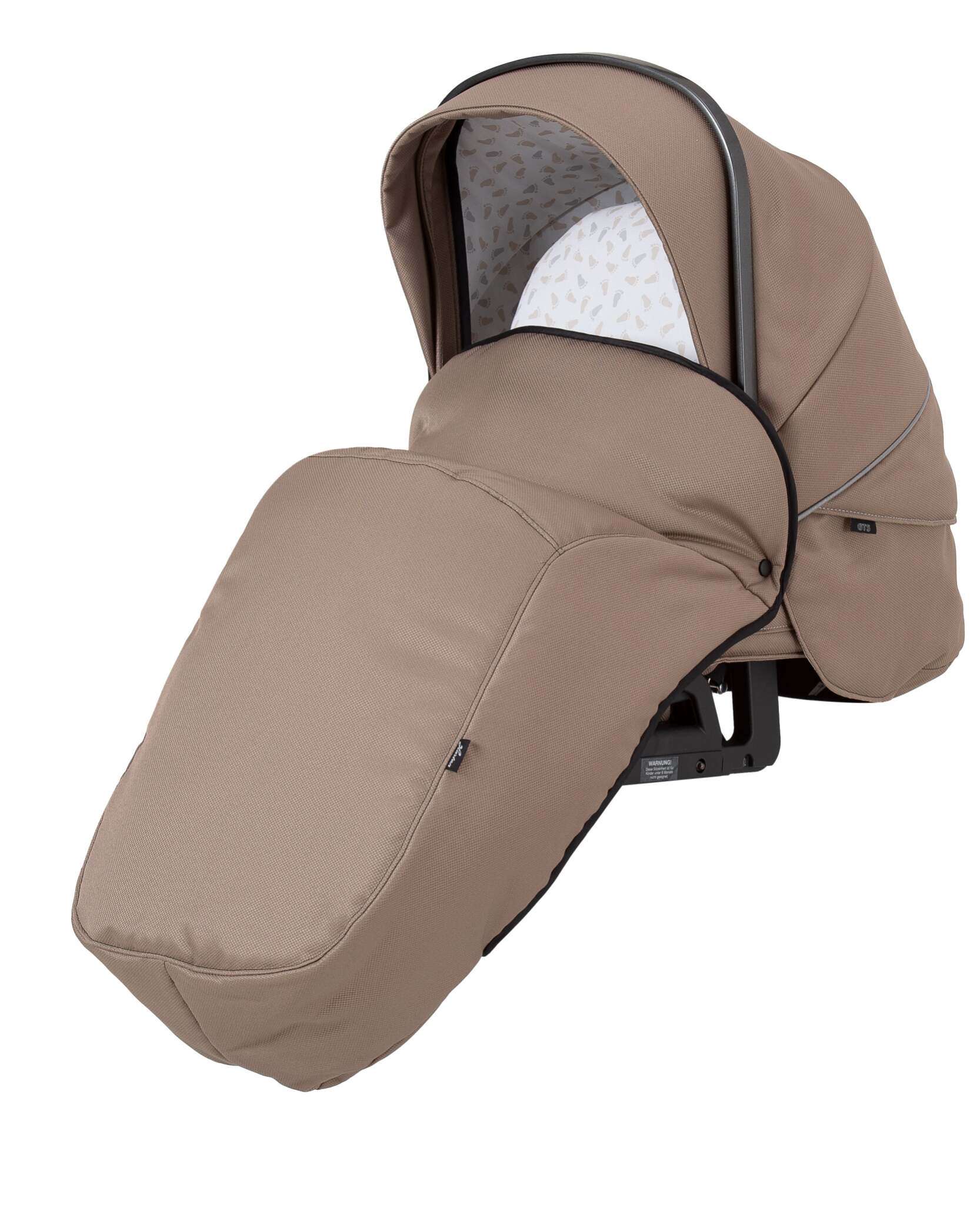 Windschutzdecke Casual 815  / Happy Feet für den Sportwagen.
Schützt vor Wind und Auskühlung.
Schräge Vorderansicht.