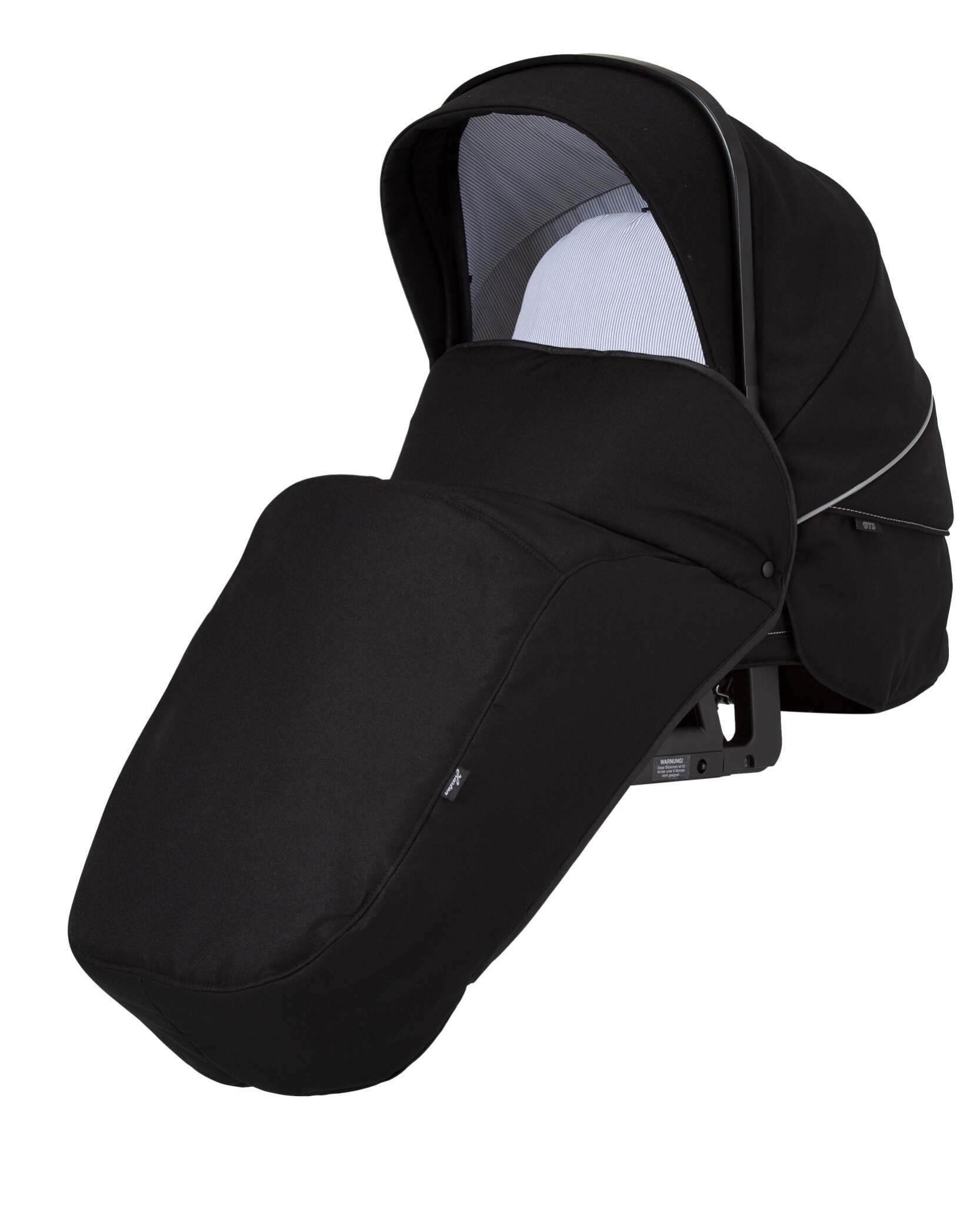 Windschutzdecke Casual 823 / Black Pinstripe für den Sportwagen.
Schützt vor Wind und Auskühlung.
Schräge Vorderansicht.