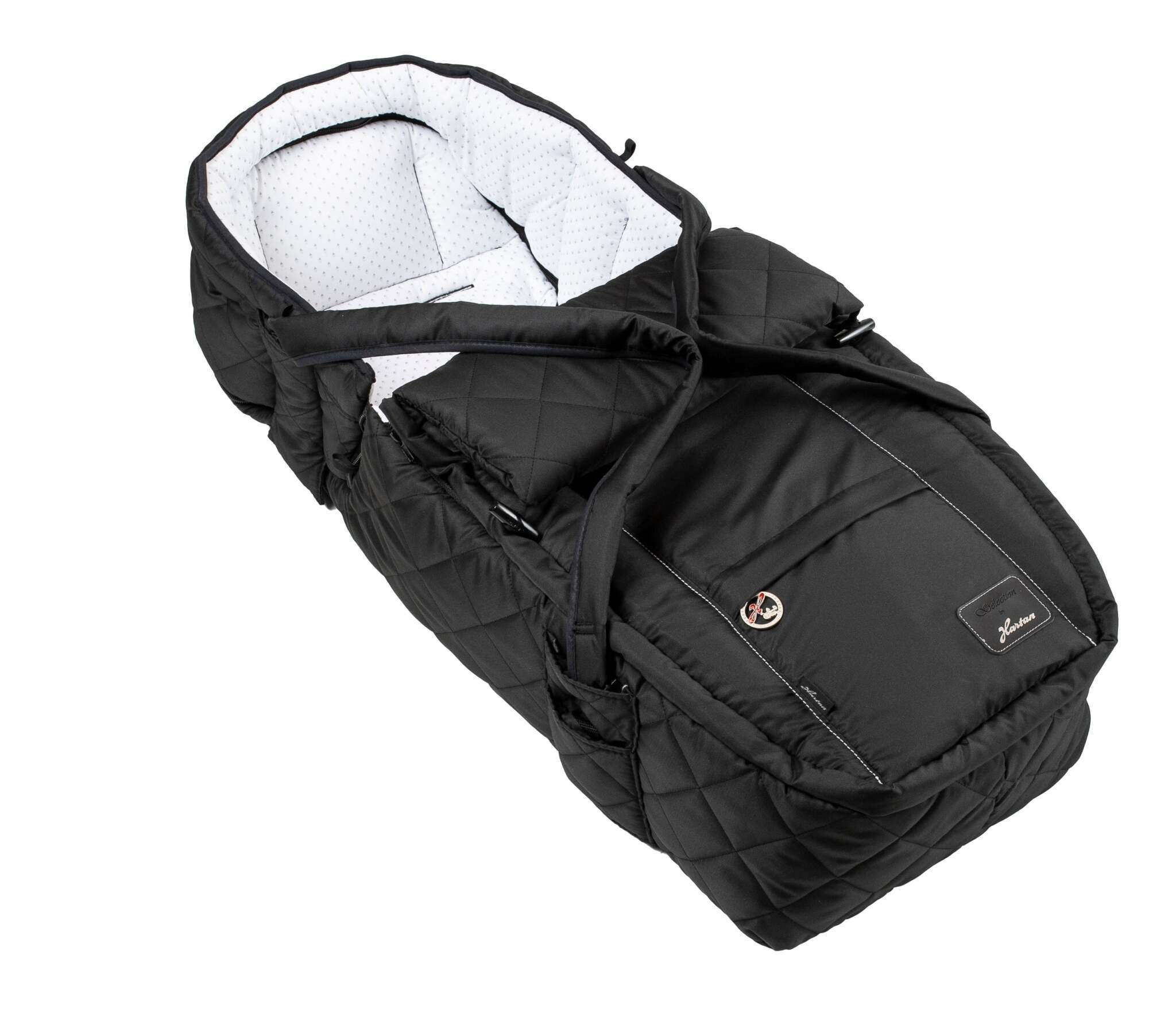 Softtasche Black Edition für den GTS Sportwagen.
Kann zum Fußsack umgewandelt werden.
Schräge Vorderansicht.