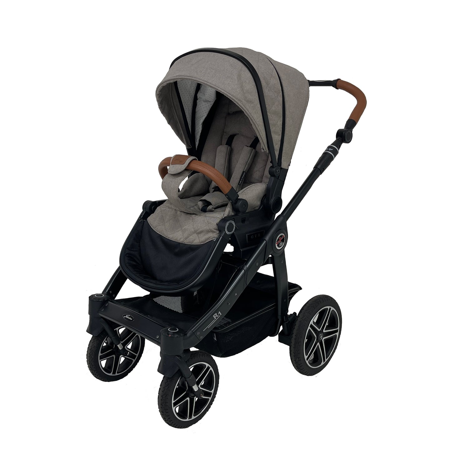 Refurbished R1 GTR with Premium folding carrycot set design 925