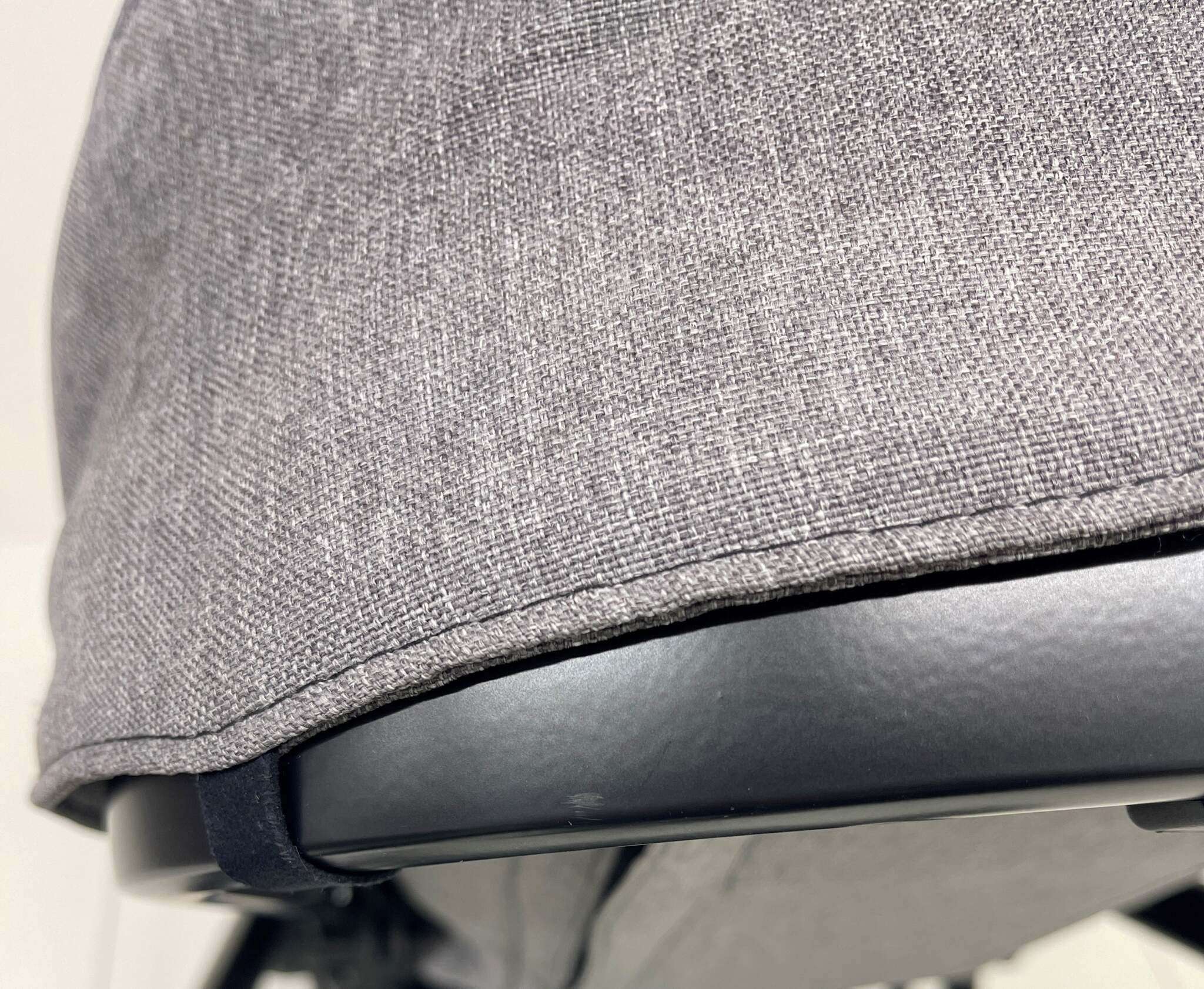 Detailbild Refurbished Viva GTR 427 / Grey Verdeck.
Ansicht von hinten.