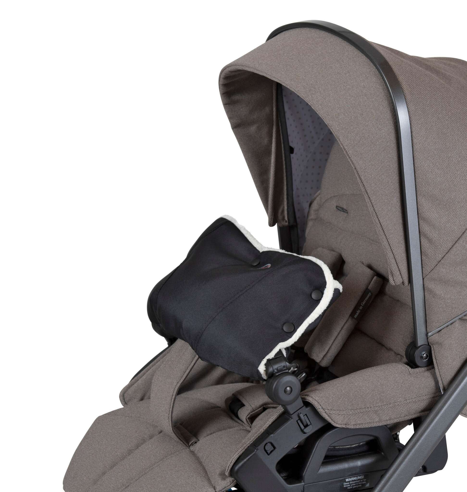 Handwärmer Kids -
Mit flauschigem Innenpelz 
Uni Schwarz.
Befestigt am Schutzbügel.
Schräge Vorderansicht.