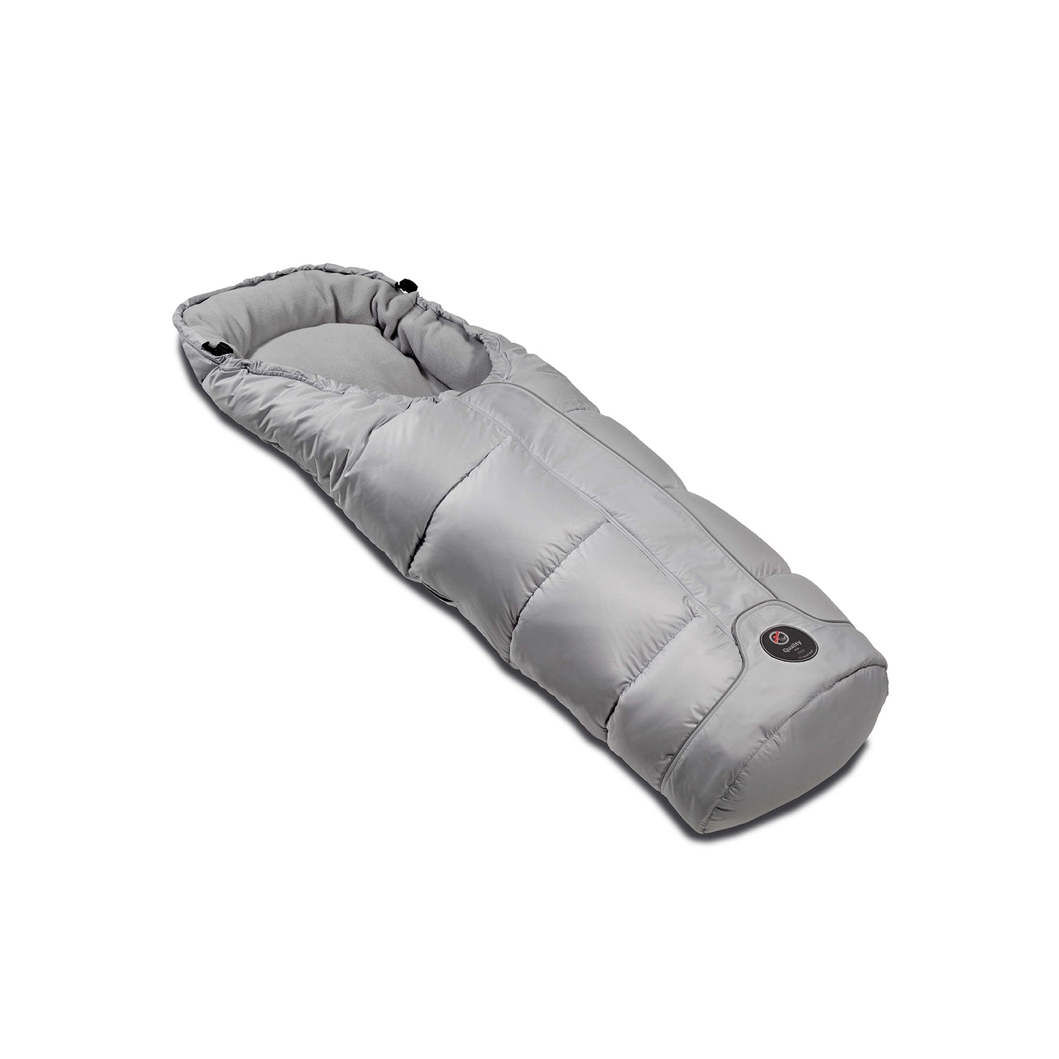 Daunenfußsack 134 / Lichtgrau
Mit Entendaunen
Schräge Vorderansicht.
