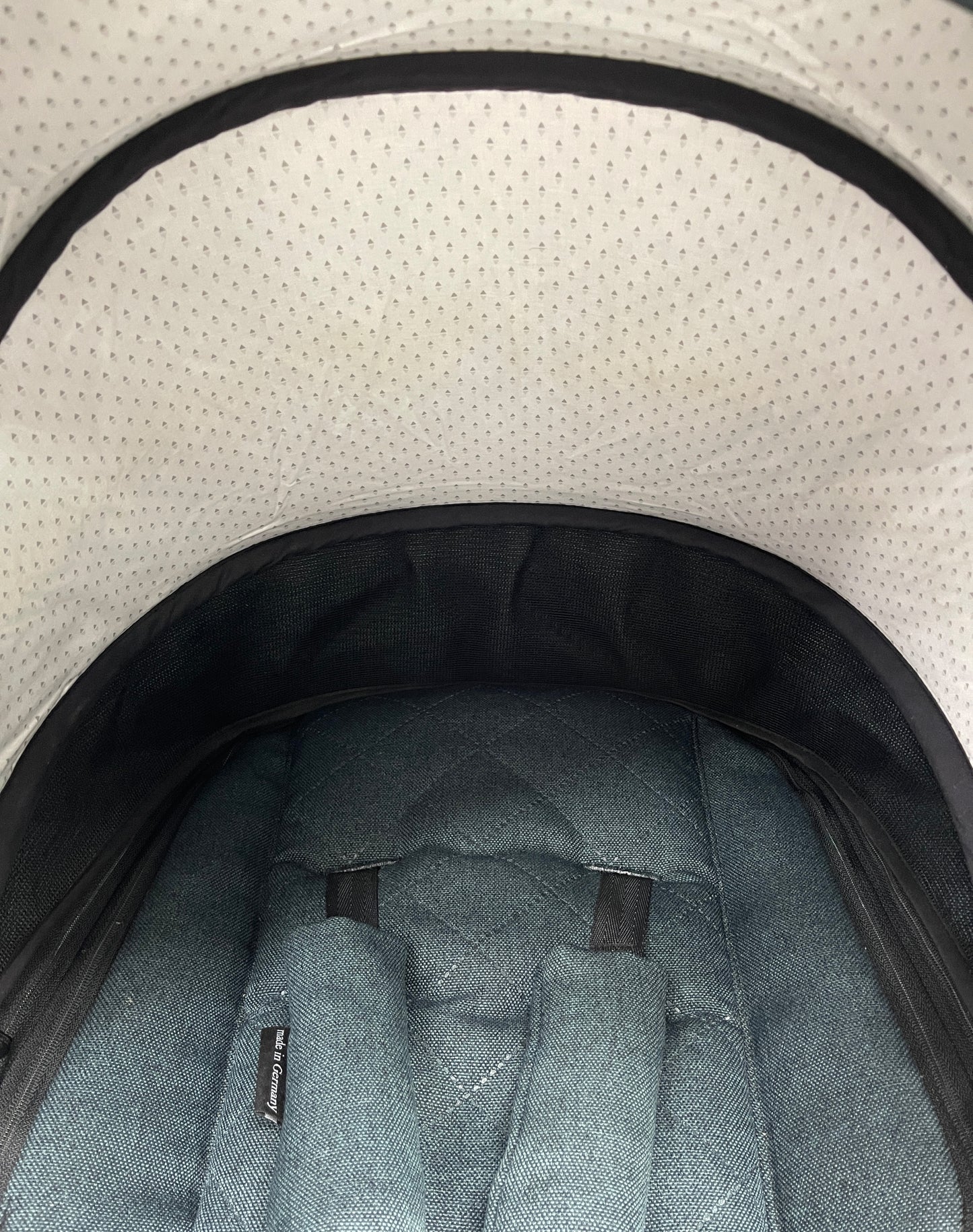 Refurbished Viva GTR with handbrake, Premium folding carrycot and winter footmuff set Dessin 456