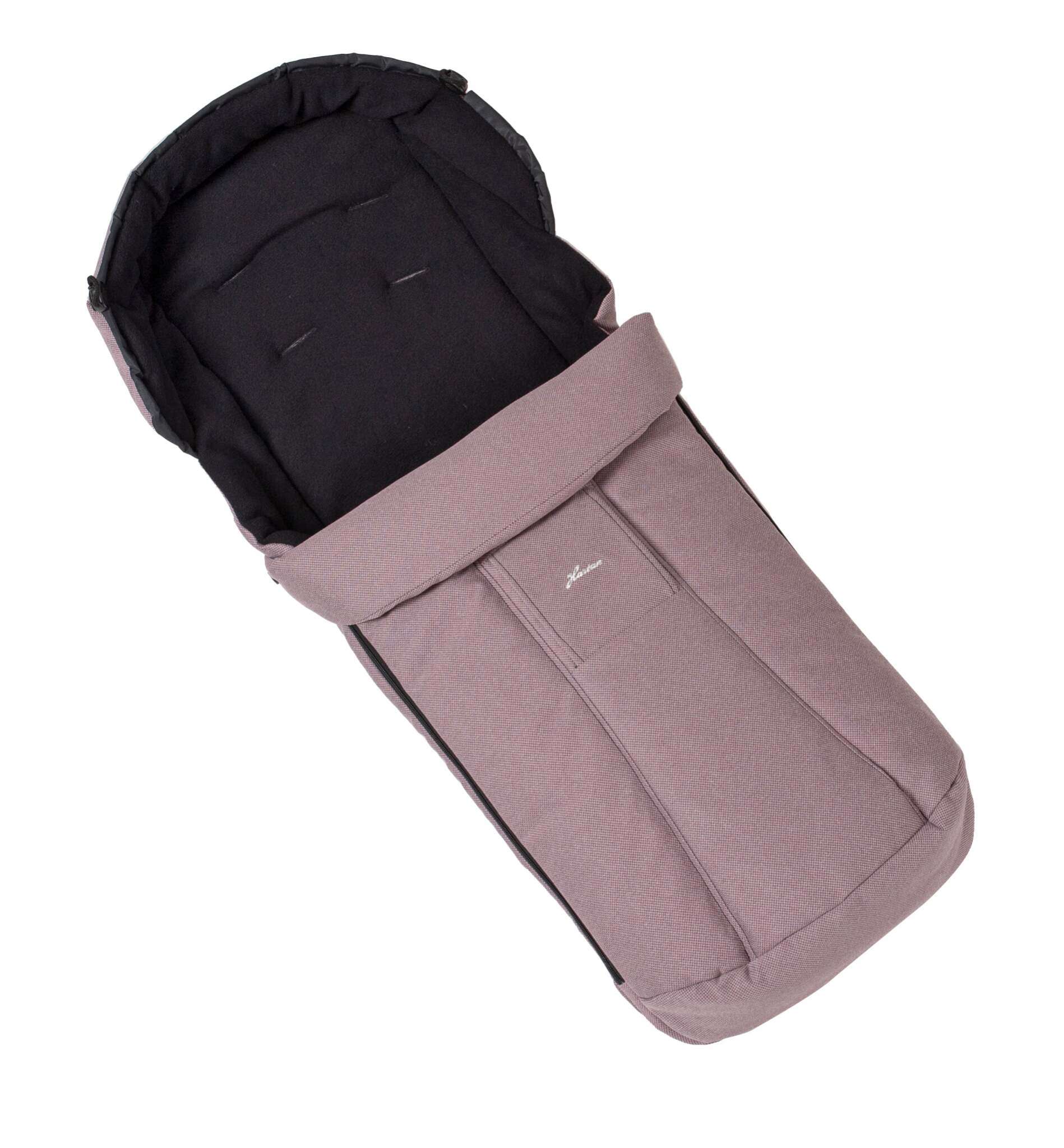 Fußsack 905 / Rose
Weiches Fleece Innenfutter
Schräge Liegeansicht von Oben