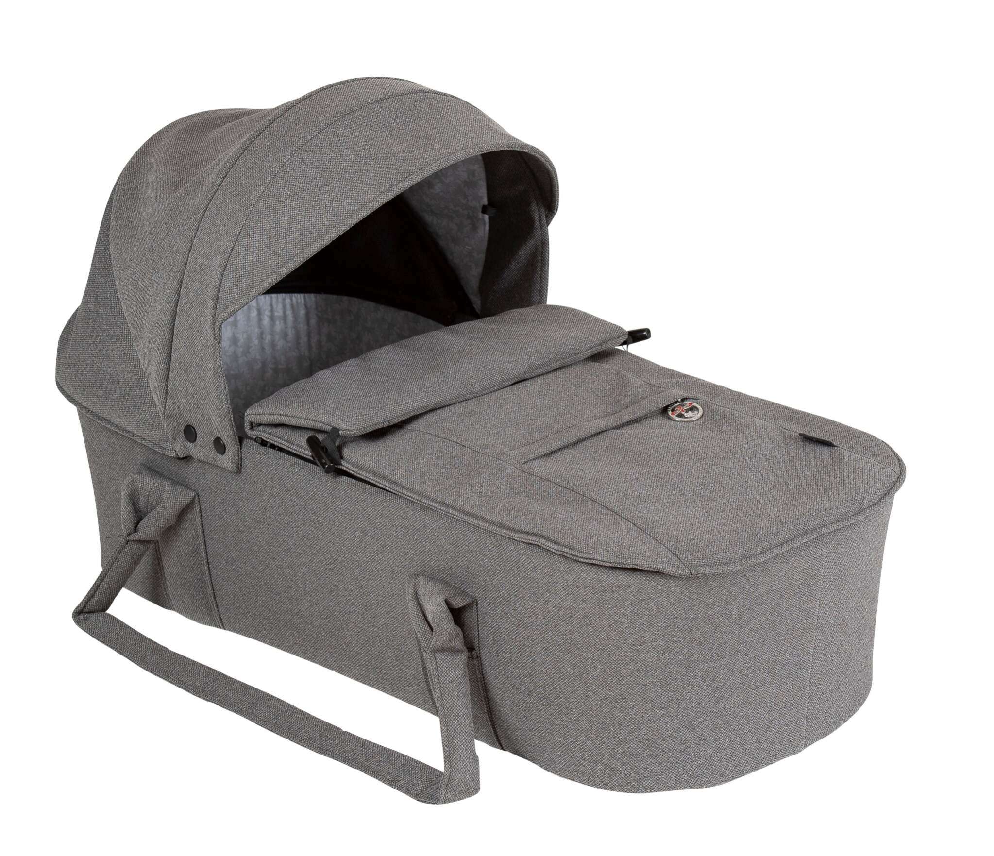 Kombitasche 902 mit Verdeck.
Kann man zum Fußsack umwandeln.
Schräge Vorderansicht.