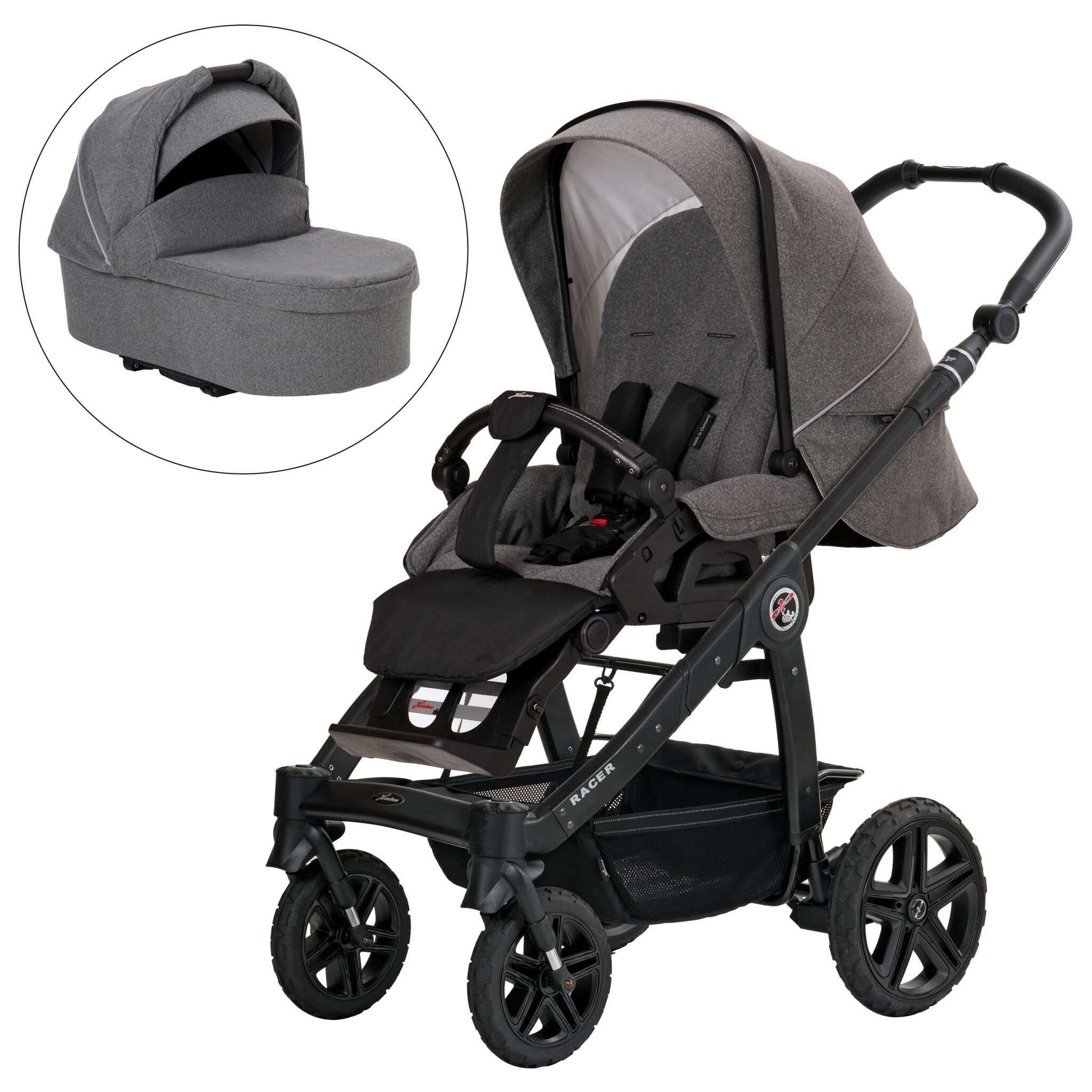 Racer GTS 902 / Stardust
Gestell Platin
Verdecke halb ausgeklappt
Sportwagen + Falttasche
2 separate Bilder mit schräger Vorderansicht