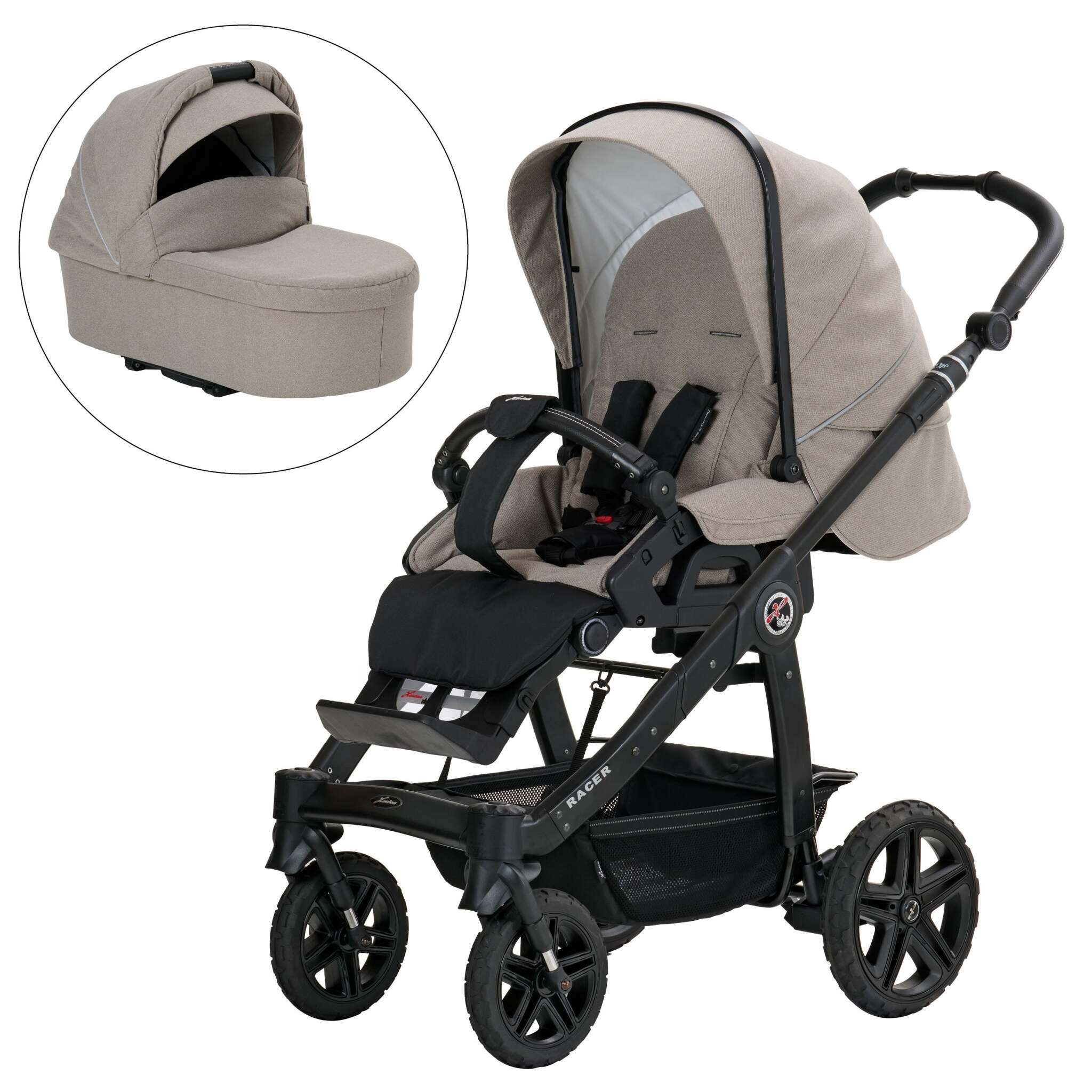 Racer GTS 906 / Classy Dots
Schutzbügel und Handgriff in schwarz
Gestell Platin
Verdecke halb ausgeklappt
Sportwagen + Falttasche
2 separate Bilder mit schräger Vorderansicht